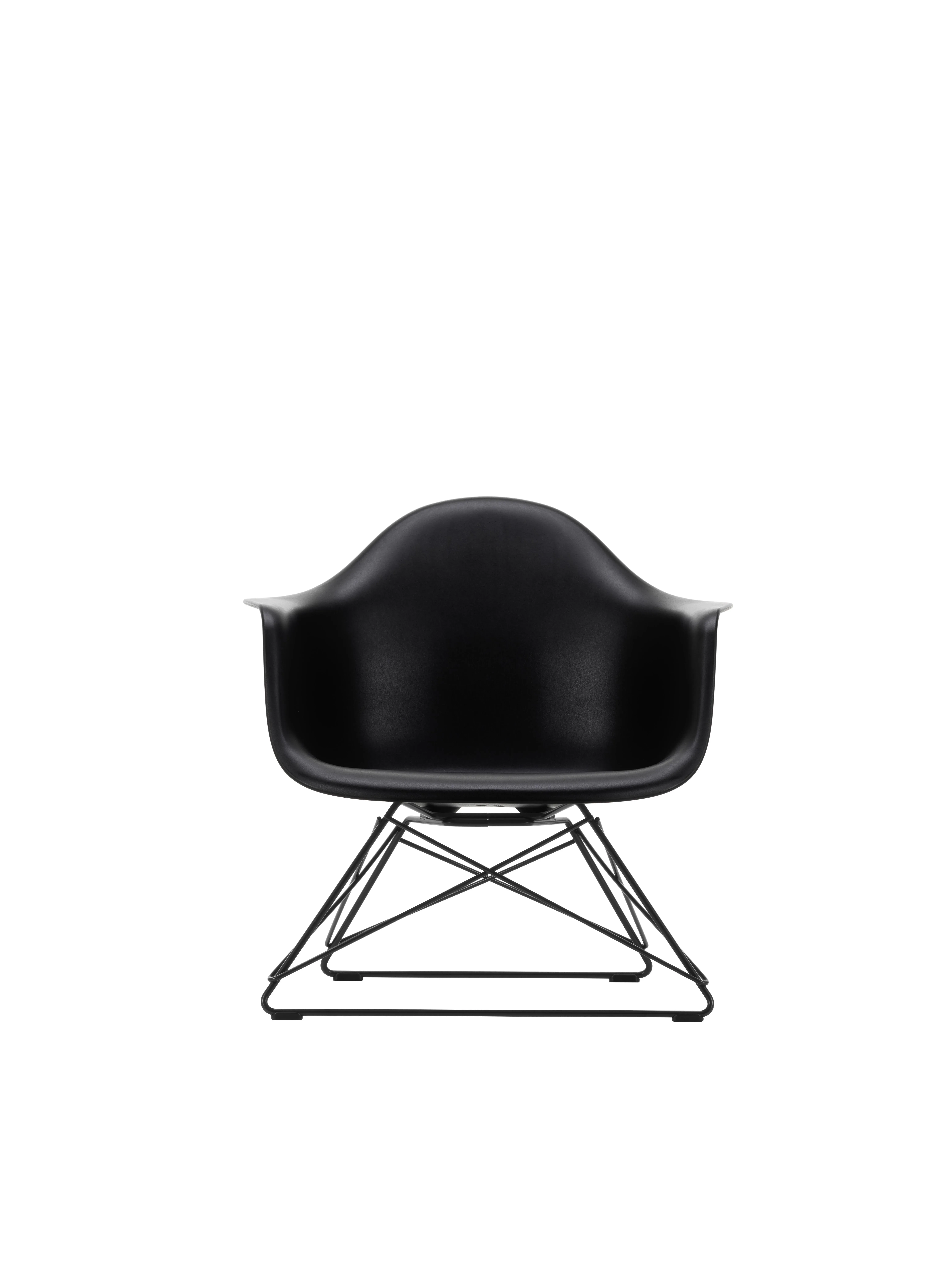 Illustration numéro 2 du produit Vitra Fauteuil en plastique Eames LAR  - noir basique enduit de poudre - noir foncé RE
