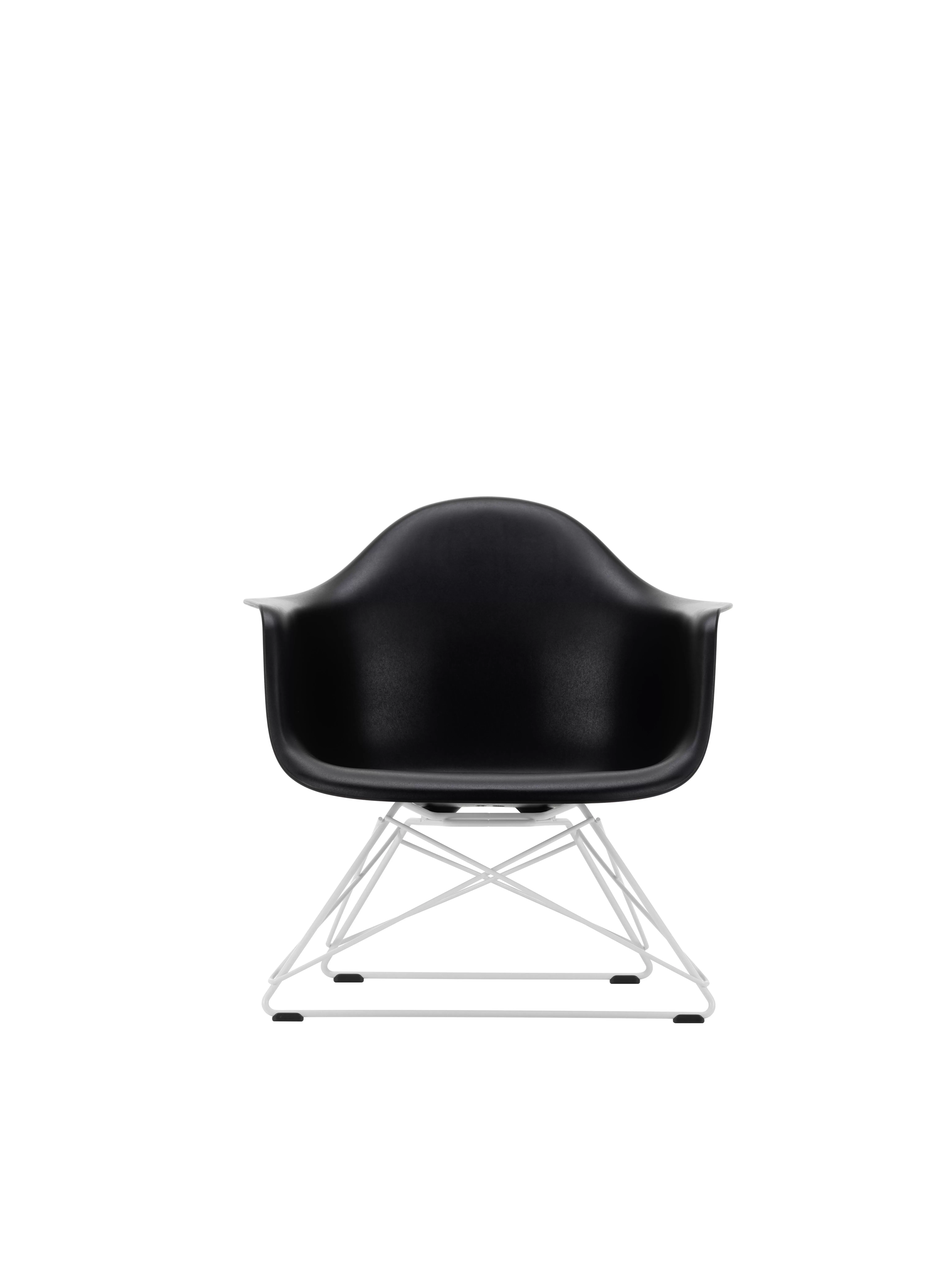 Illustration numéro 2 du produit Vitra Outdoor Eames Plastic Chair LAR - noir foncé RE - blanc - noir foncé RE