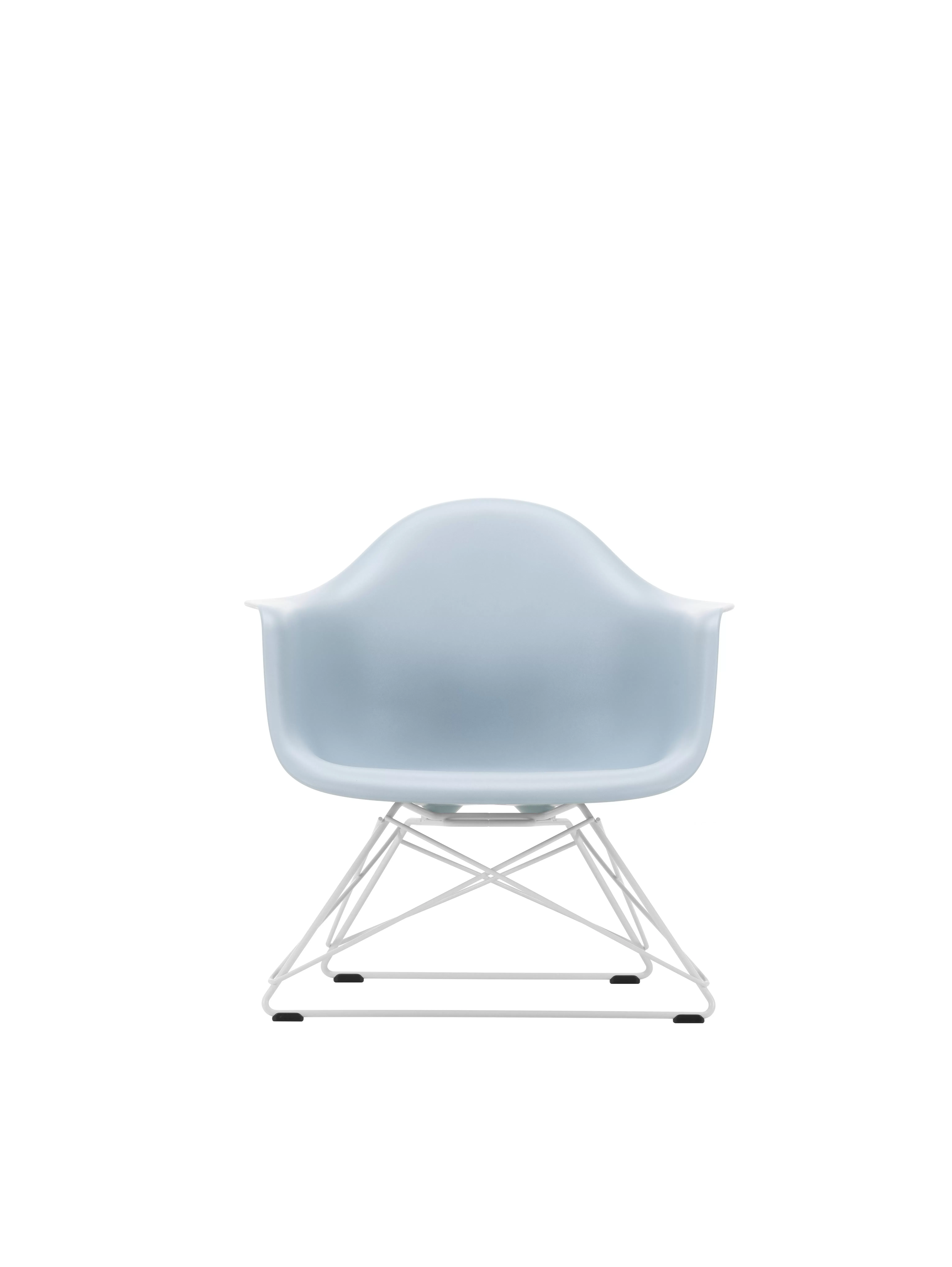 Illustration numéro 2 du produit Vitra Outdoor Eames Plastic Chair LAR - gris polaire RE - gris polaire RE - blanc