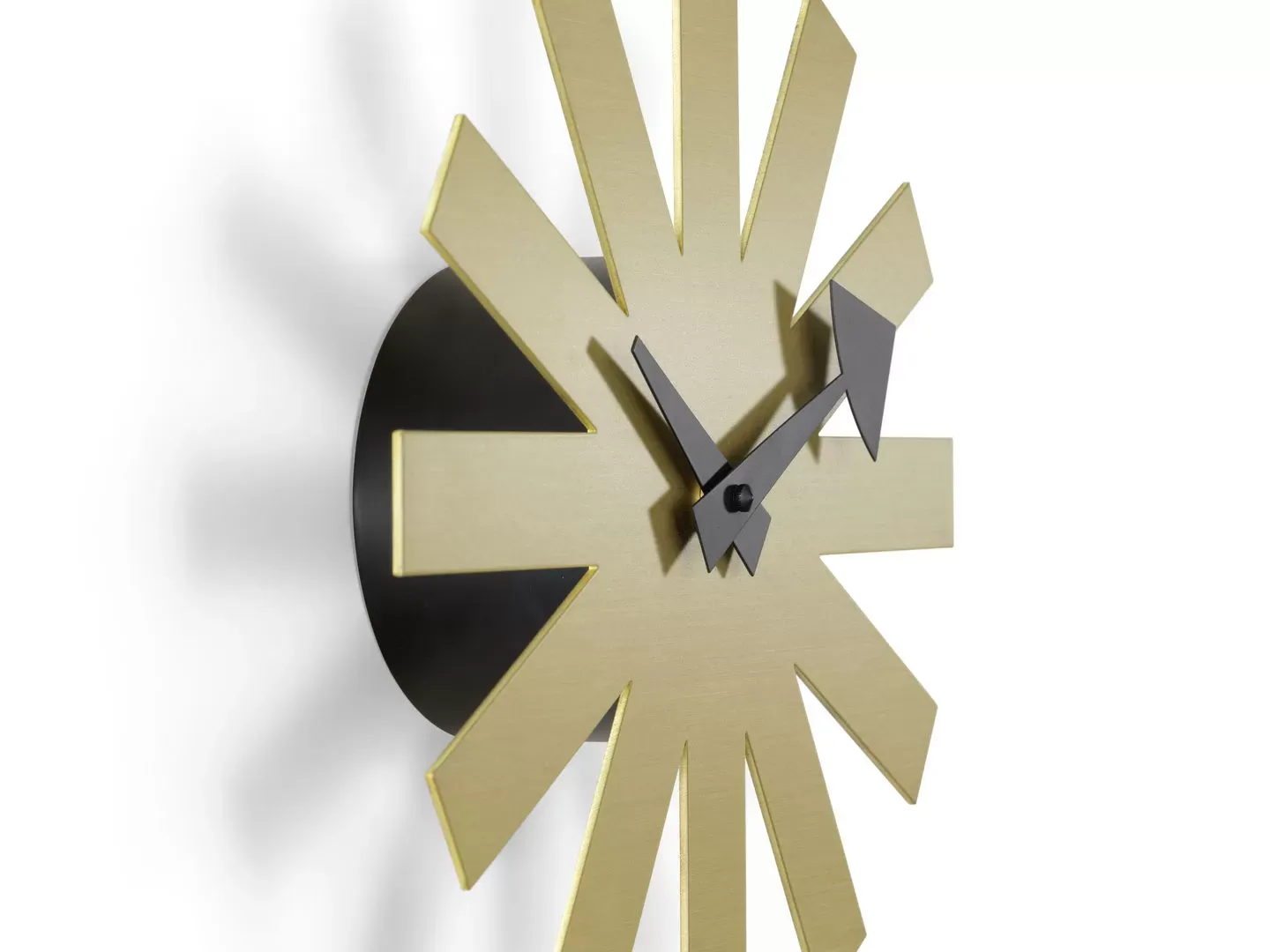 Illustration numéro 2 du produit Vitra Horloge Asterisk - Laiton