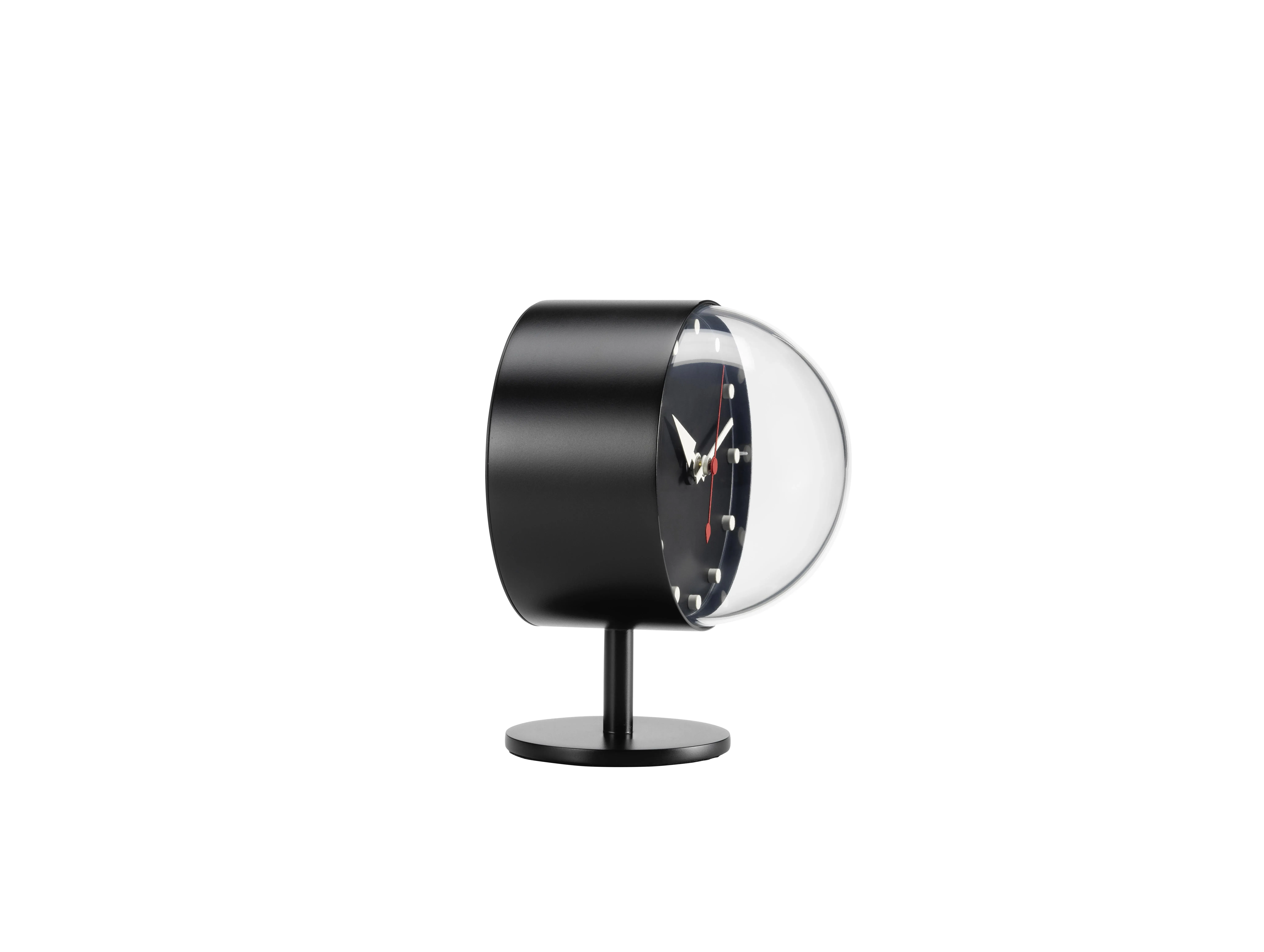 Illustration numéro 2 du produit Vitra Horloge de nuit - laiton noir