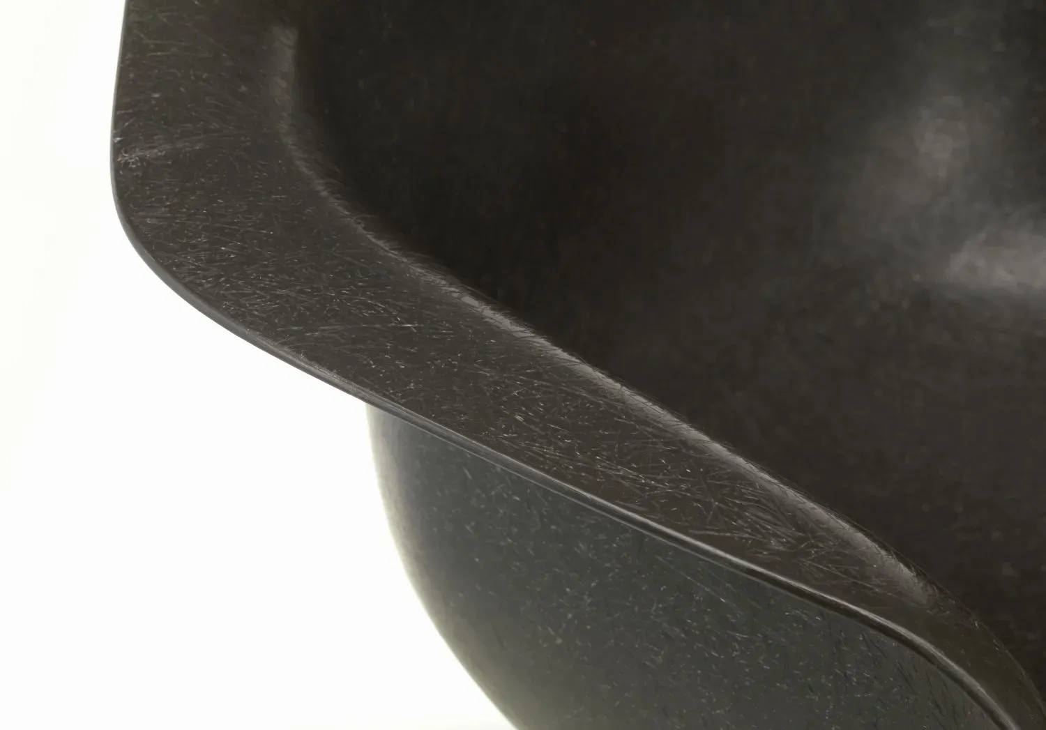 Illustration numéro 2 du produit Vitra Chaise Eames en fibre de verre DAR - Elephant Hide Grey - chrome brillant