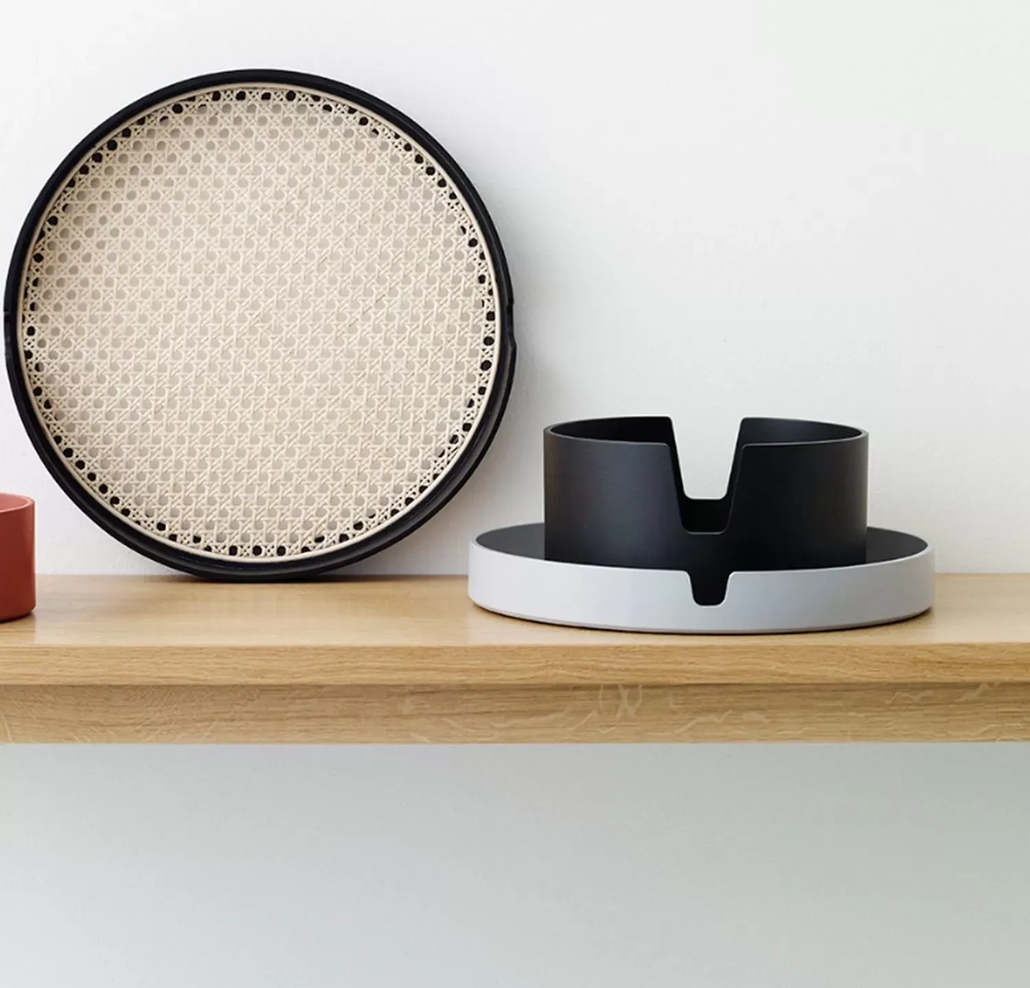 Illustration numéro 2 du produit Normann Copenhagen Plateau Salon  - noir - Ø40 cm