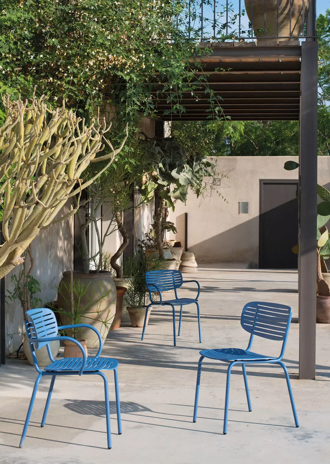 Illustration numéro 2 du produit Emu Chaise Mom  - bleu marine