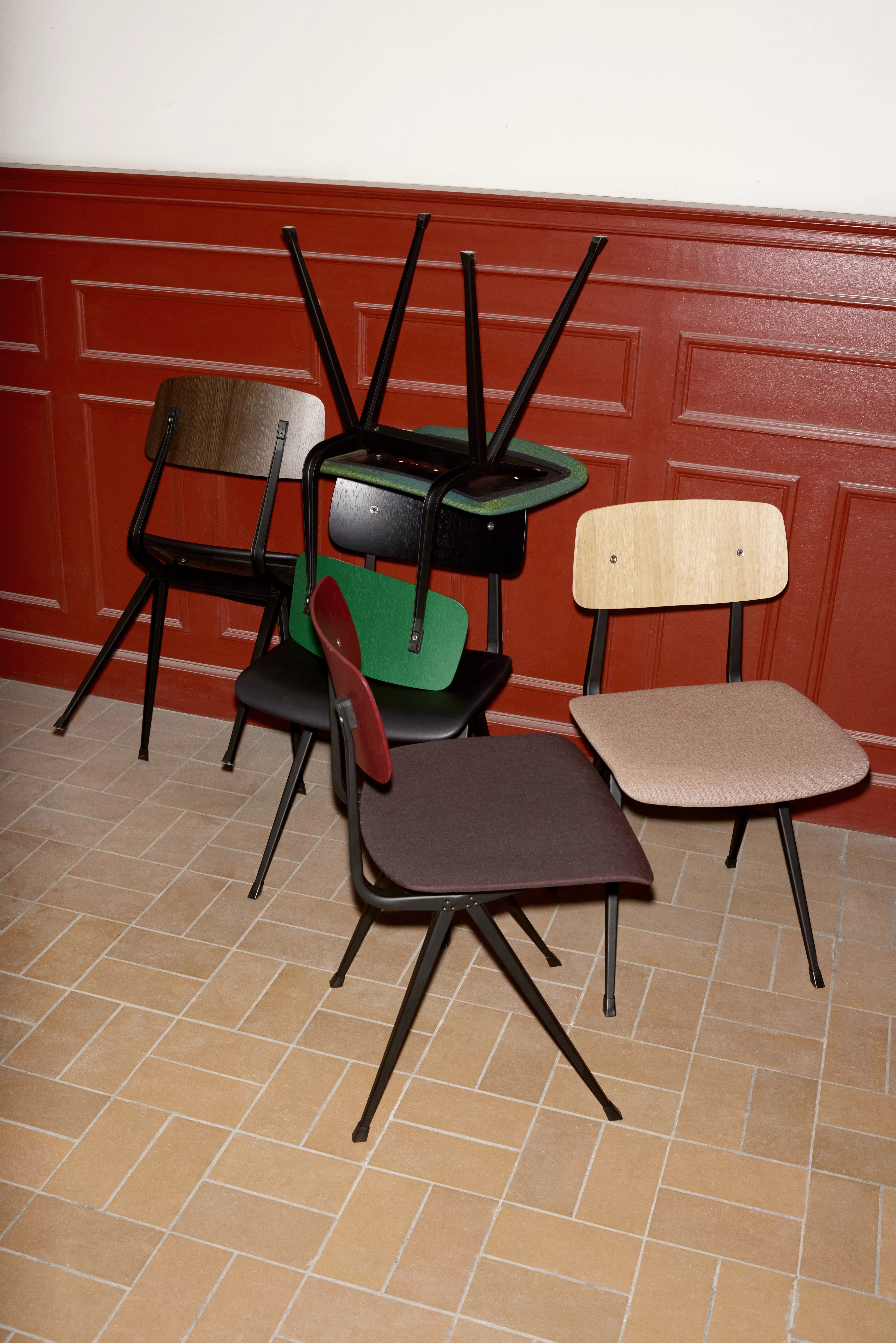 Illustration numéro 2 du produit HAY Chaise rembourrée Result  - Chêne vert/Remix982