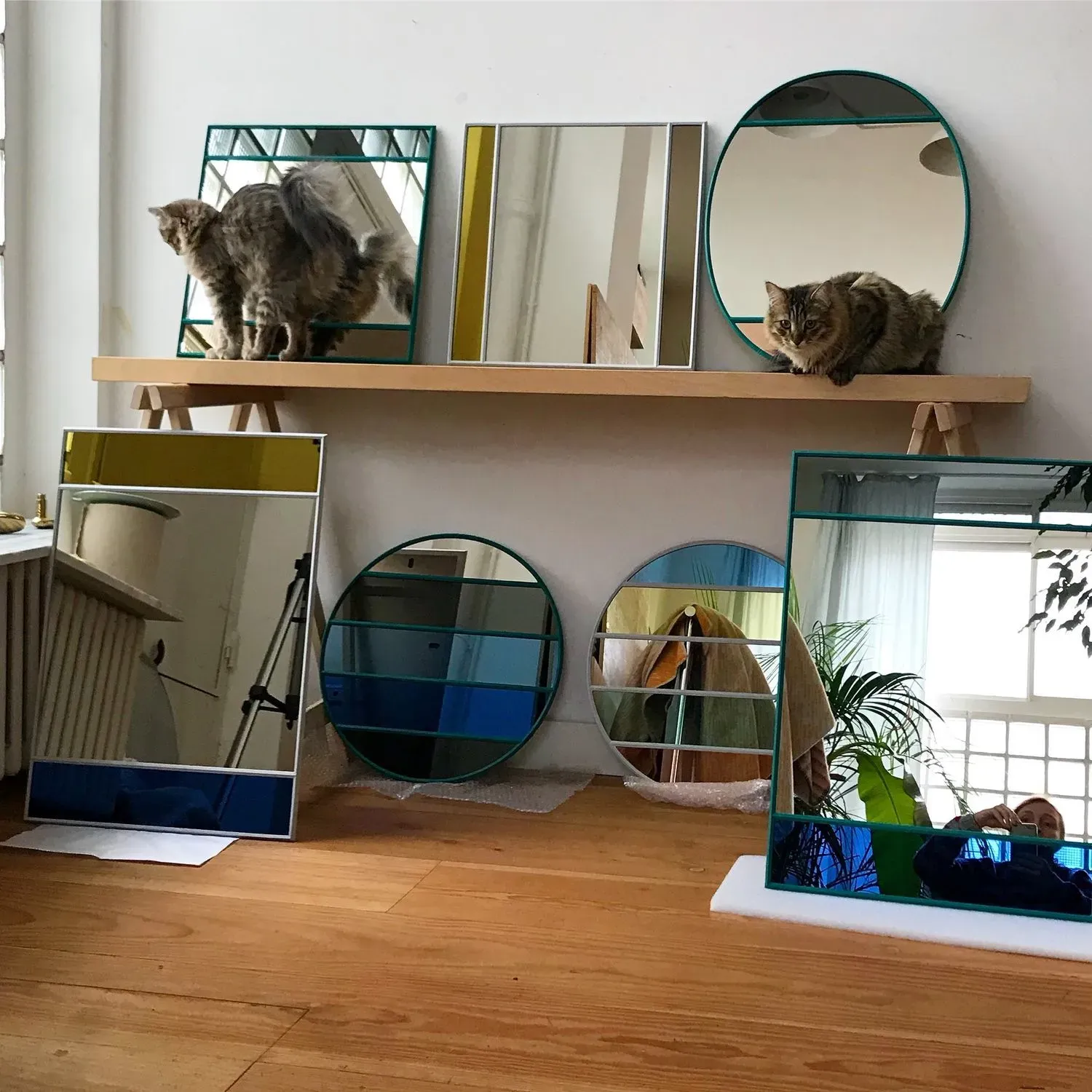 Illustration numéro 2 du produit Magis Miroir Vitrail carré - gris clair