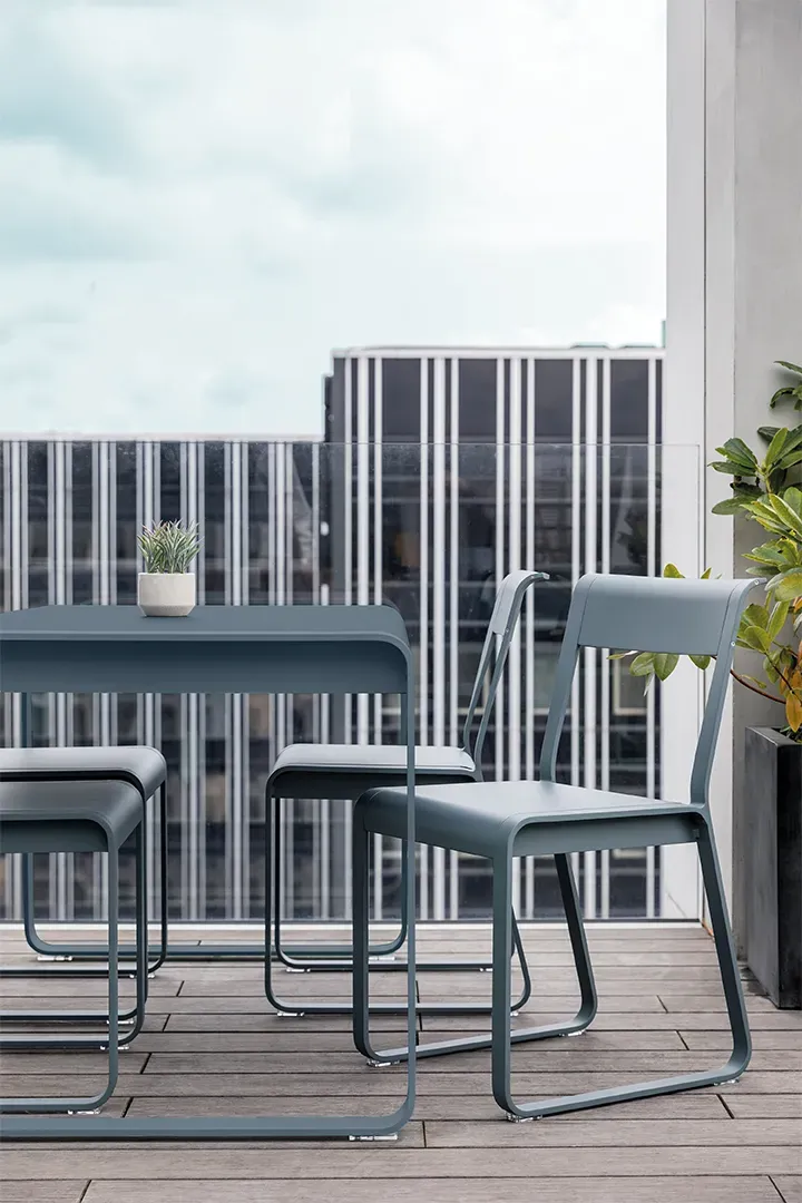 Illustration numéro 2 du produit Fermob Table mi-haute BELLEVIE - 14 muscade - 140 x 80 cm