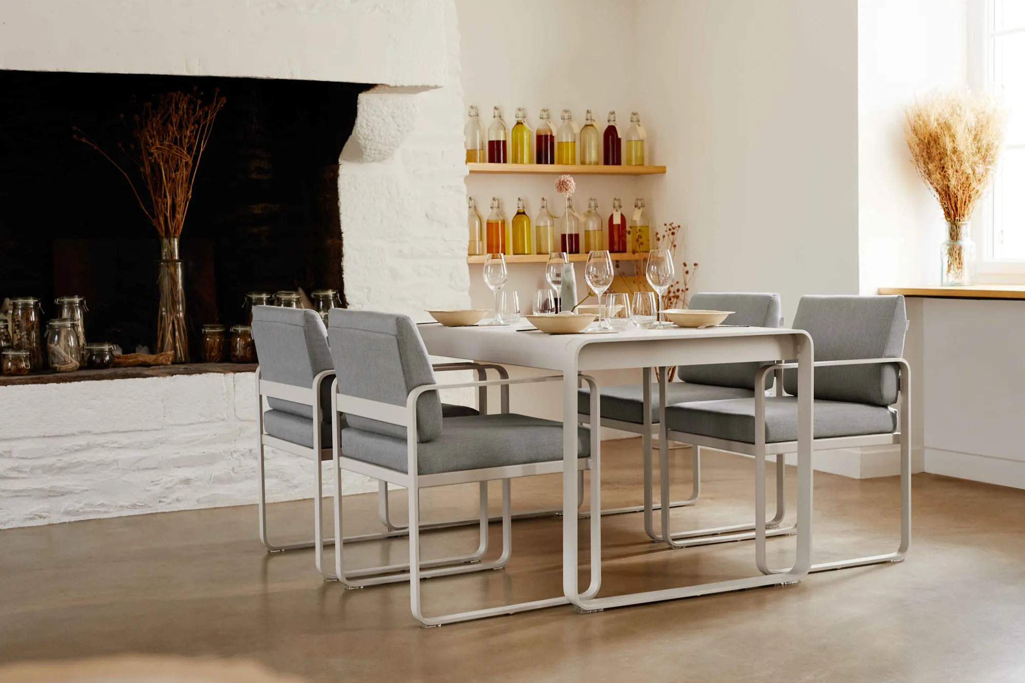 Illustration numéro 2 du produit Fermob Table mi-haute BELLEVIE - D2 Pain d'épices - 140 x 80 cm