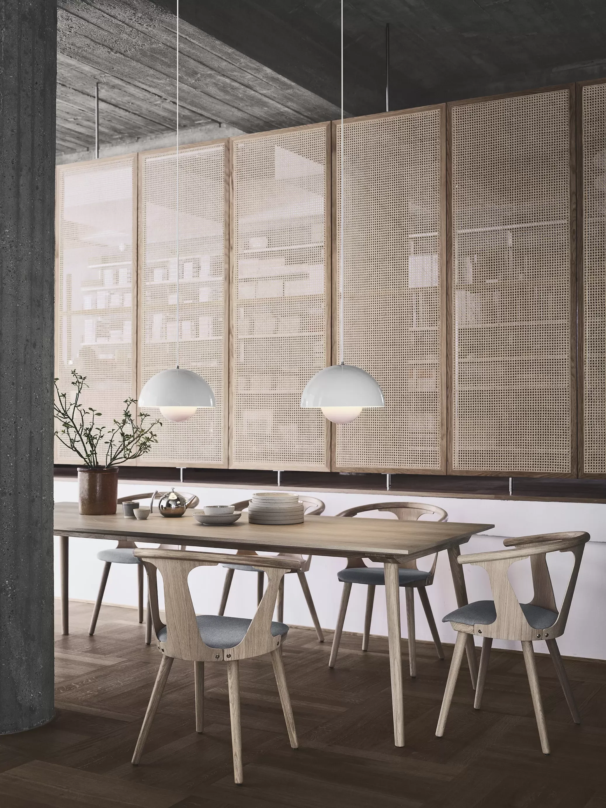 Illustration numéro 2 du produit &Tradition Chaise In Between SK2 - chêne huilé - fiord 251