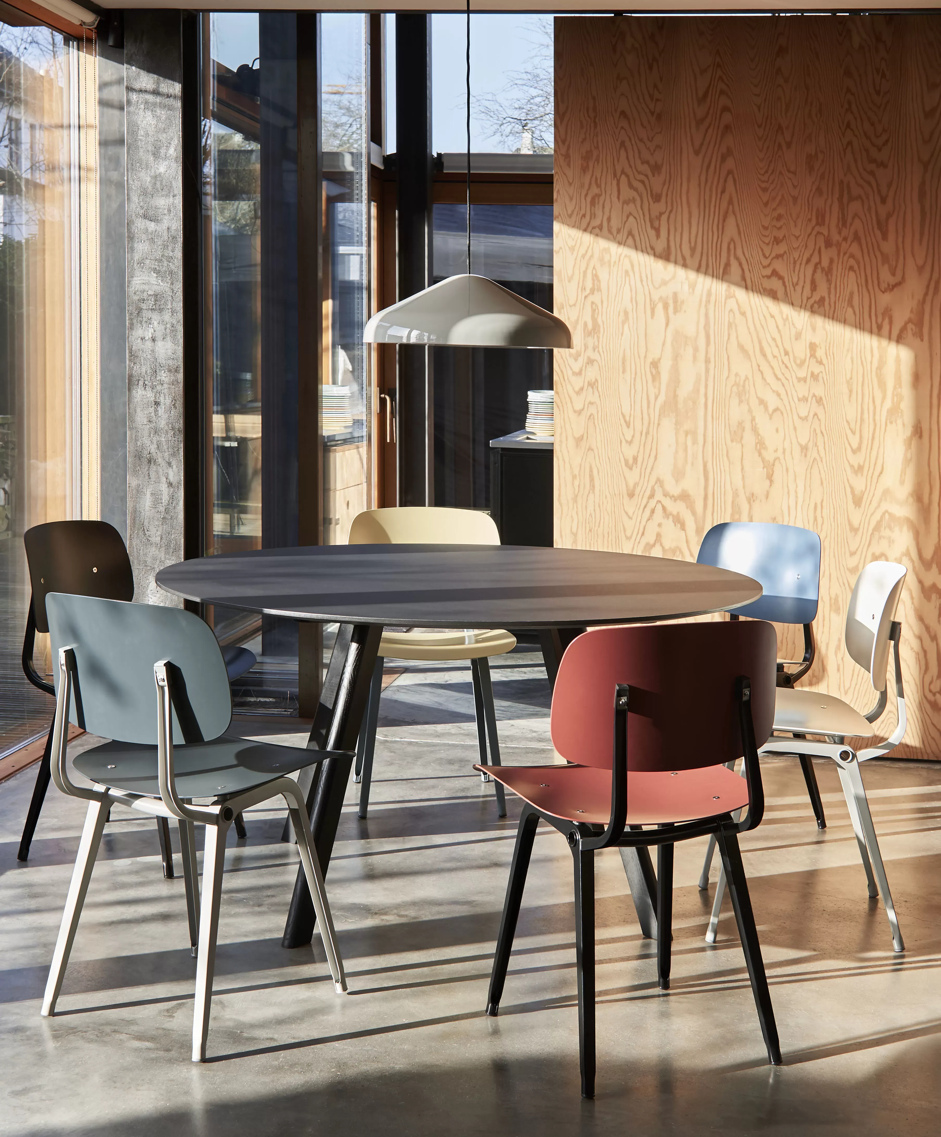 Illustration numéro 2 du produit HAY Chaise Revolt - rouge prune