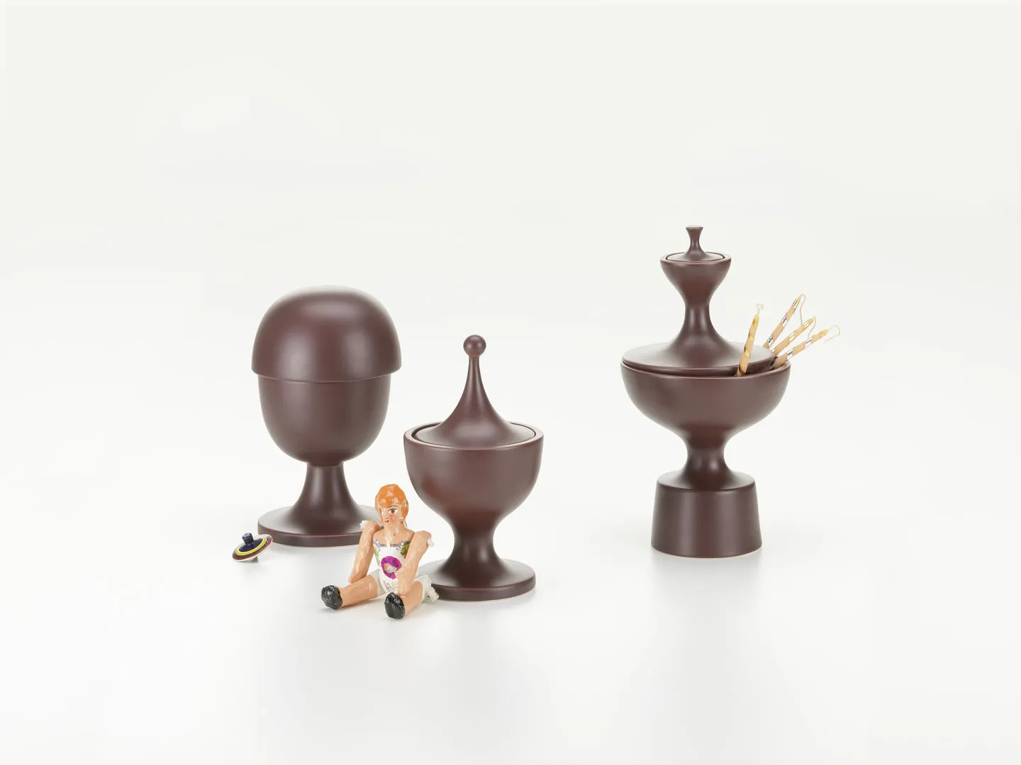 Illustration numéro 2 du produit Vitra Ceramic Container - violet foncé - No.3