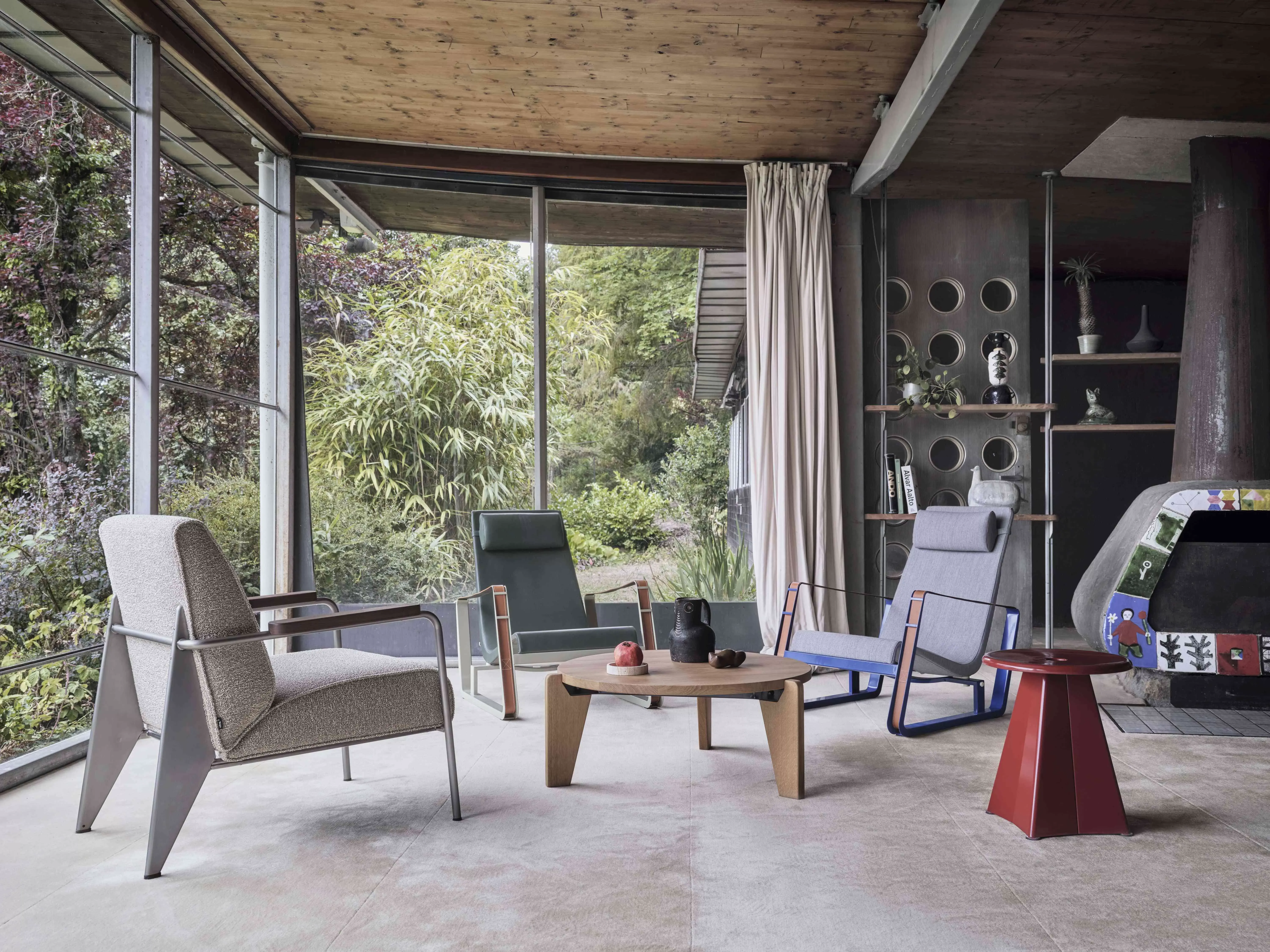 Illustration numéro 2 du produit Vitra Tabouret Métallique - japanese red