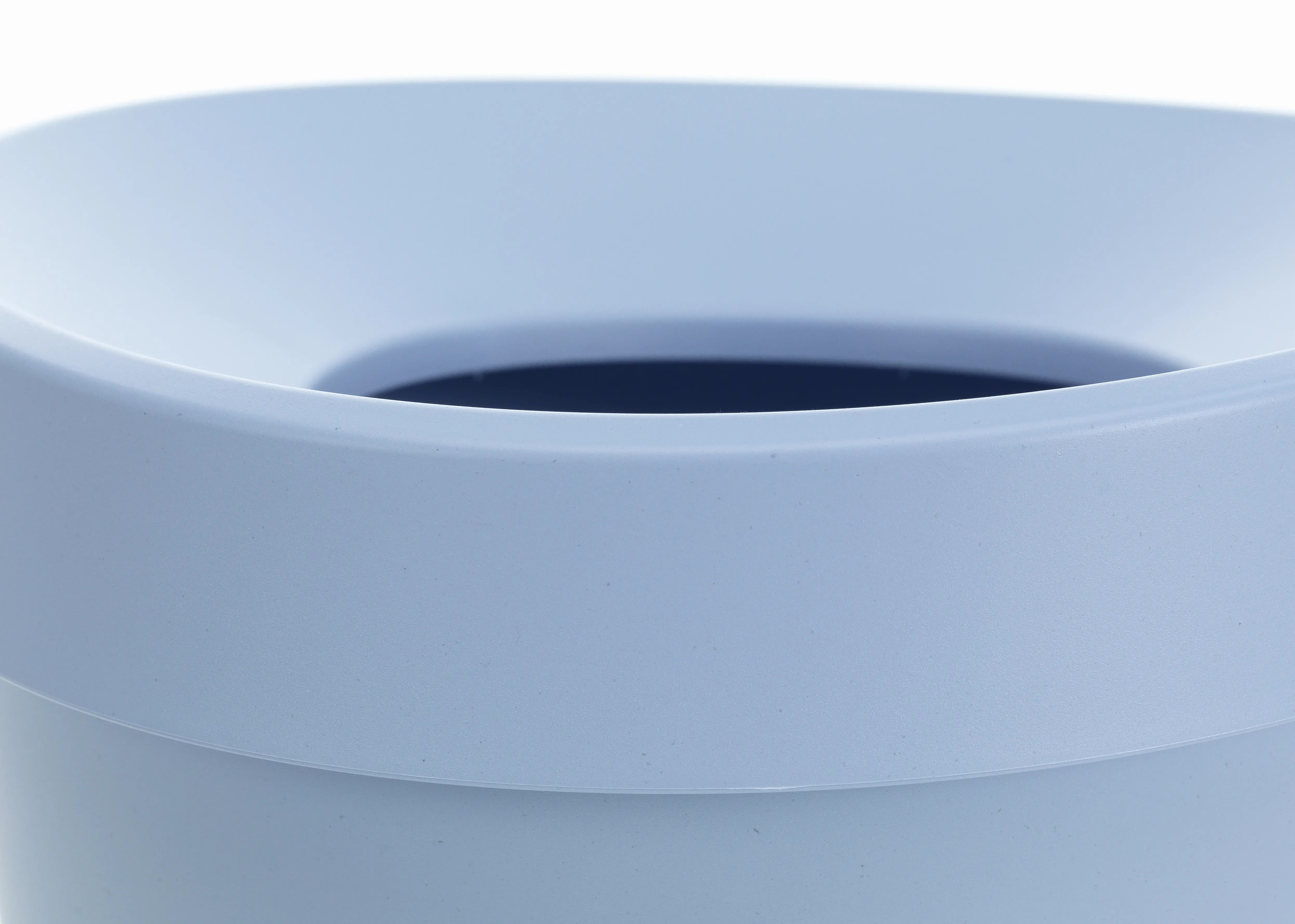 Illustration numéro 2 du produit Vitra Corbeille à papier Happy Bin RE - L - bleu ciel RE