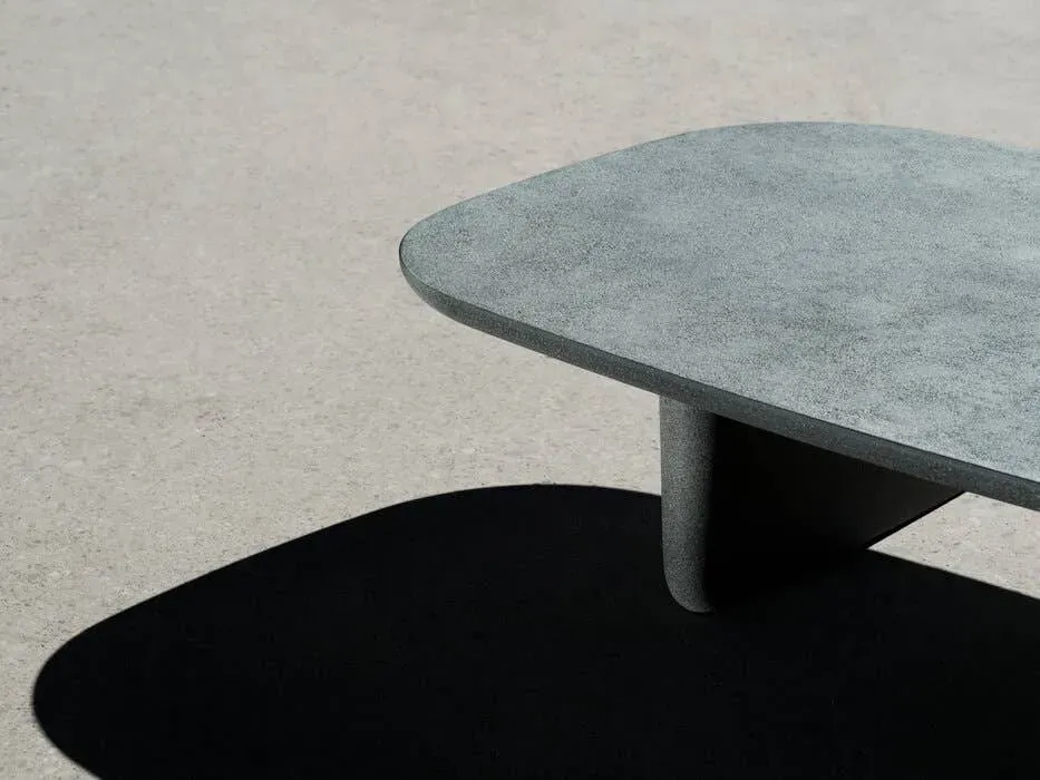 Illustration numéro 2 du produit B&B Italia Table basse Tobi-Ishi Outdoor - green cement