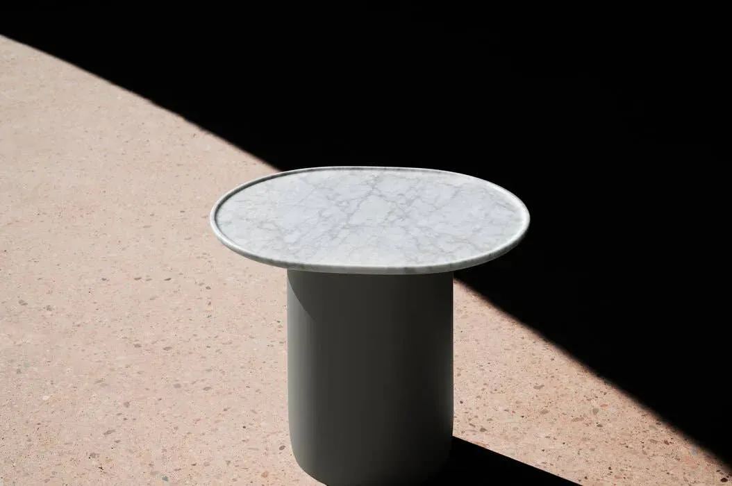 Illustration numéro 2 du produit B&B Italia Table d'appoint haute Button Outdoor - anthracite painted