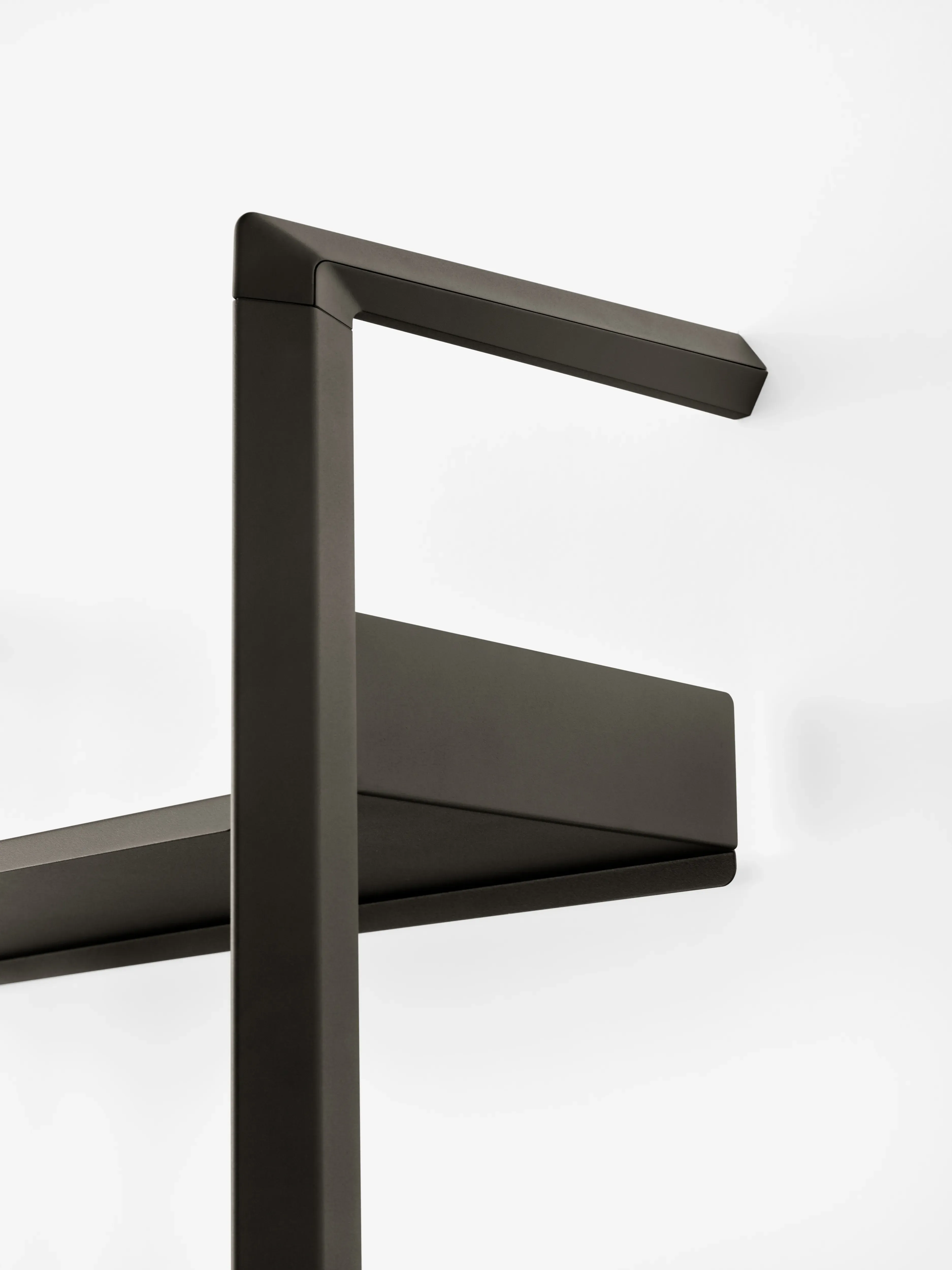 Illustration numéro 2 du produit &Tradition Étagère Rombe avec élément de rangement Configuration E (IF3 & IF6) - Anthracite