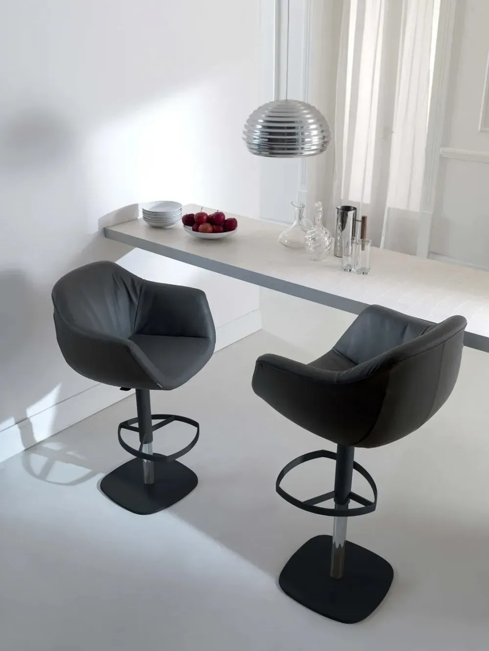 Illustration numéro 2 du produit Ozzio PIQUETTabouret de bar en Velours et Métal