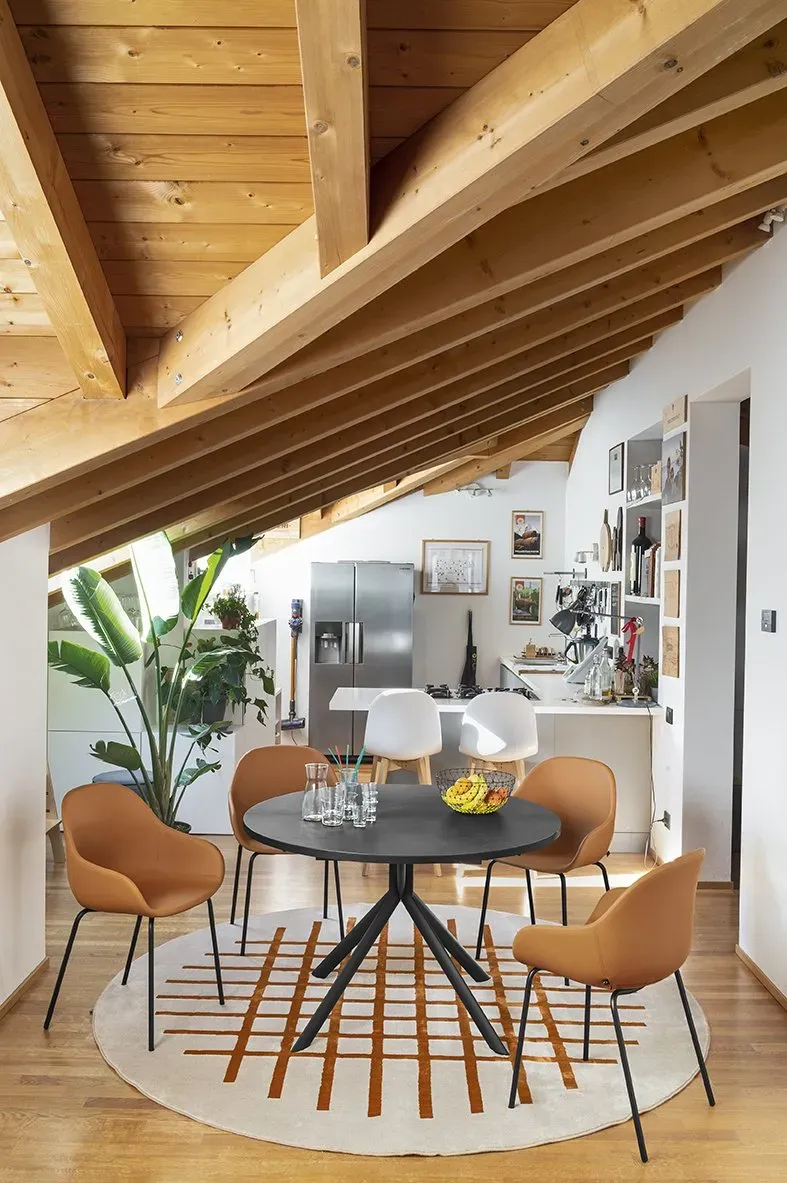 Illustration numéro 2 du produit Tapis de sol rond CEK fibre synthétique fond beige motif safran