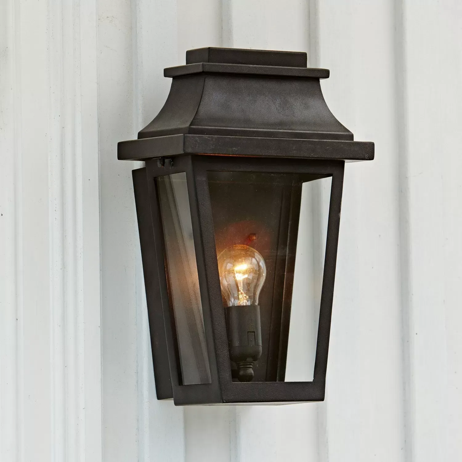 Illustration numéro 2 du produit Applique extérieure Toledo