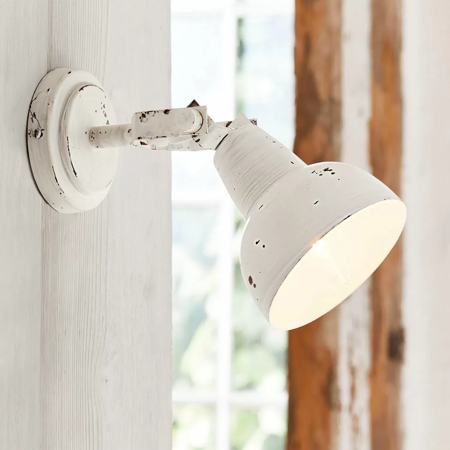 Illustration numéro 2 du produit Applique Rieke