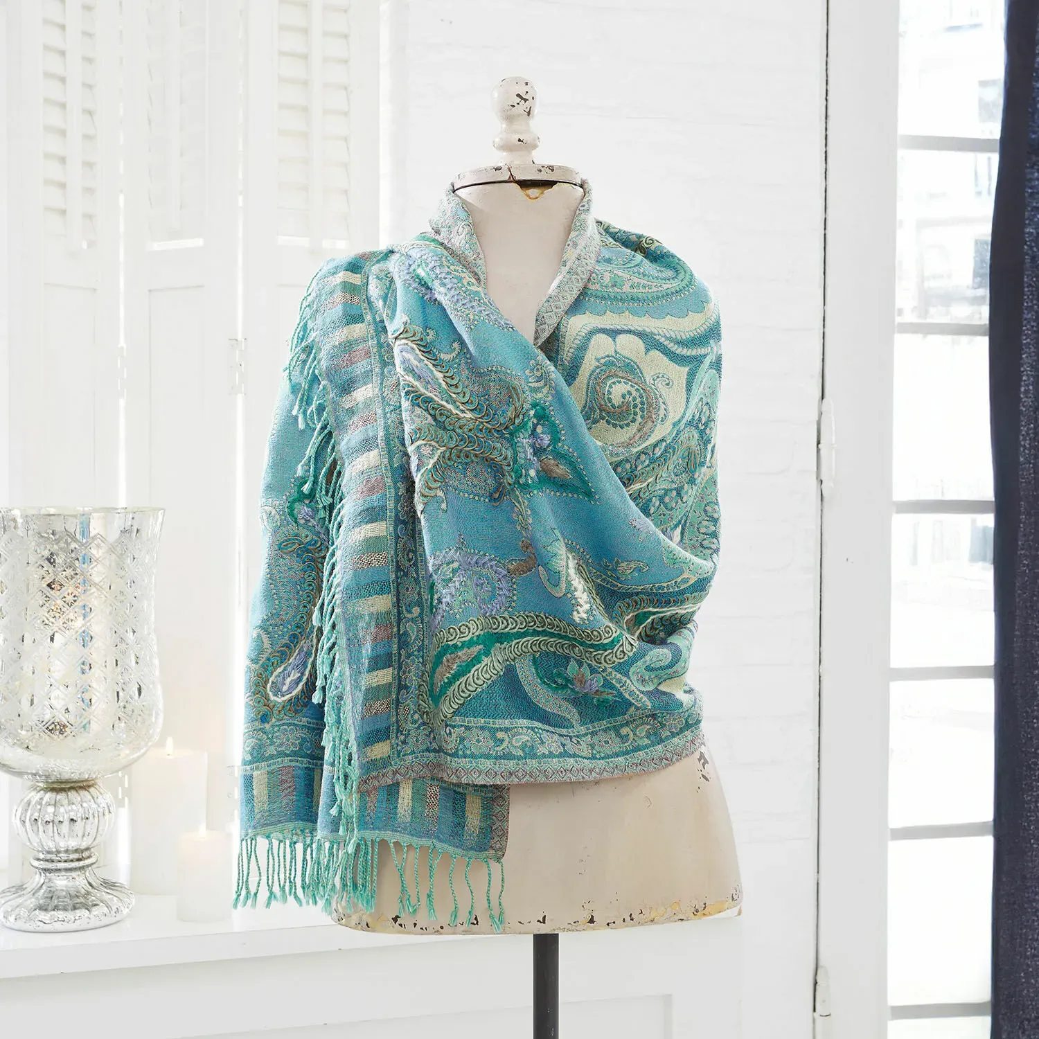 Illustration numéro 2 du produit Écharpe Carol