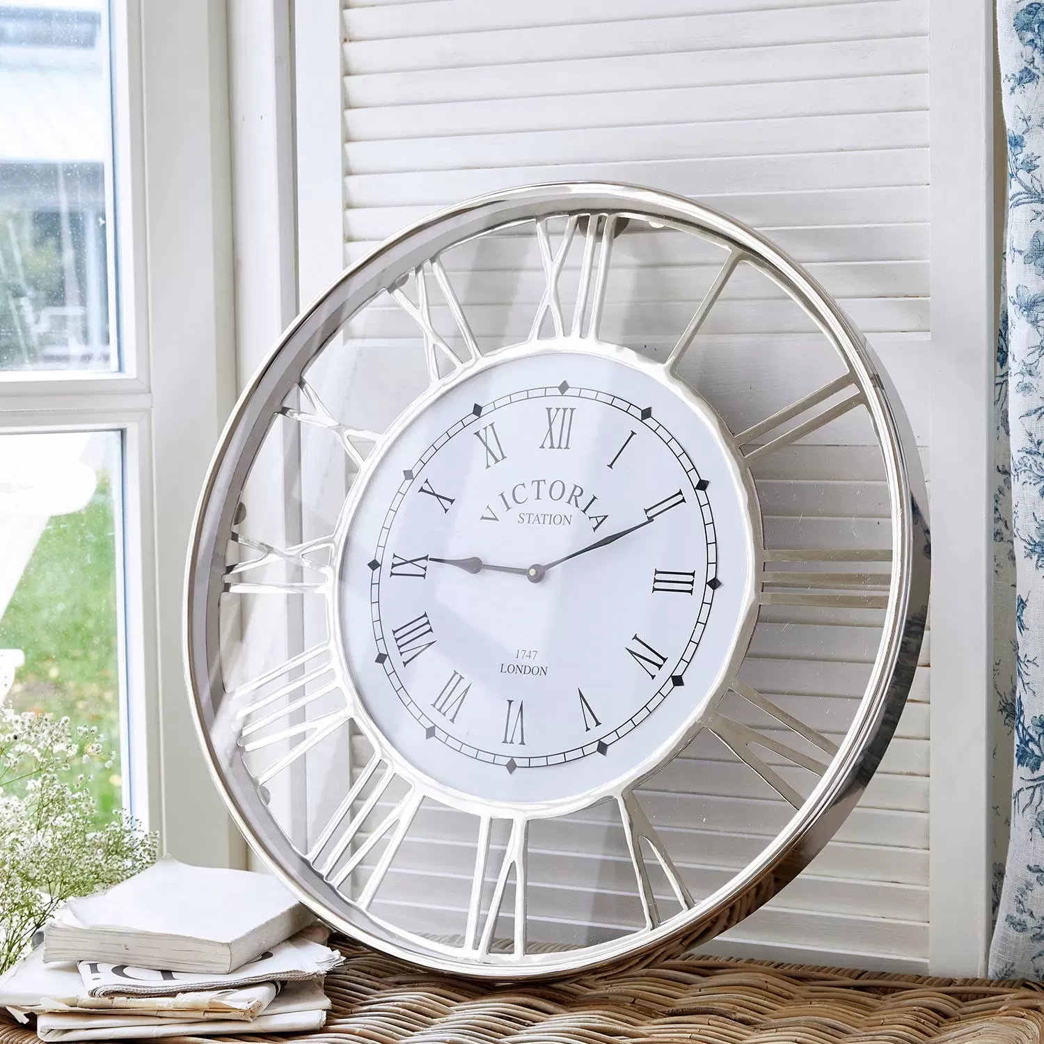 Illustration numéro 2 du produit Horloge Victoria Station