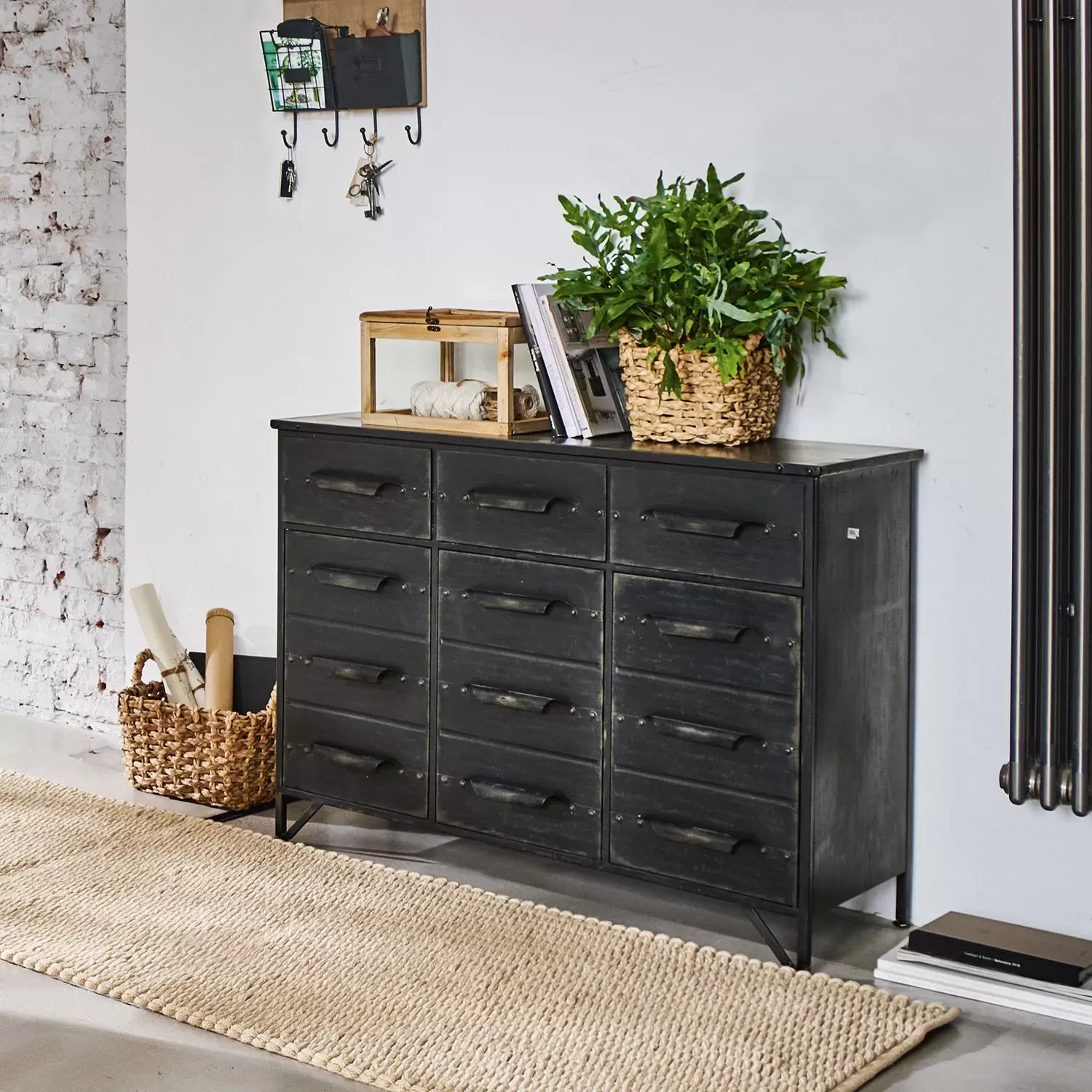 Illustration numéro 2 du produit Commode Mandres