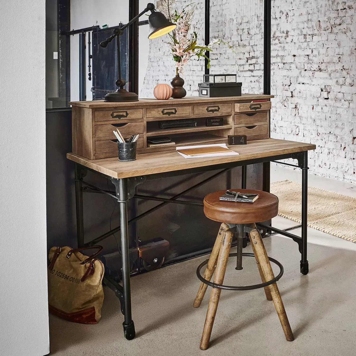 Illustration numéro 2 du produit Bureau Leognan