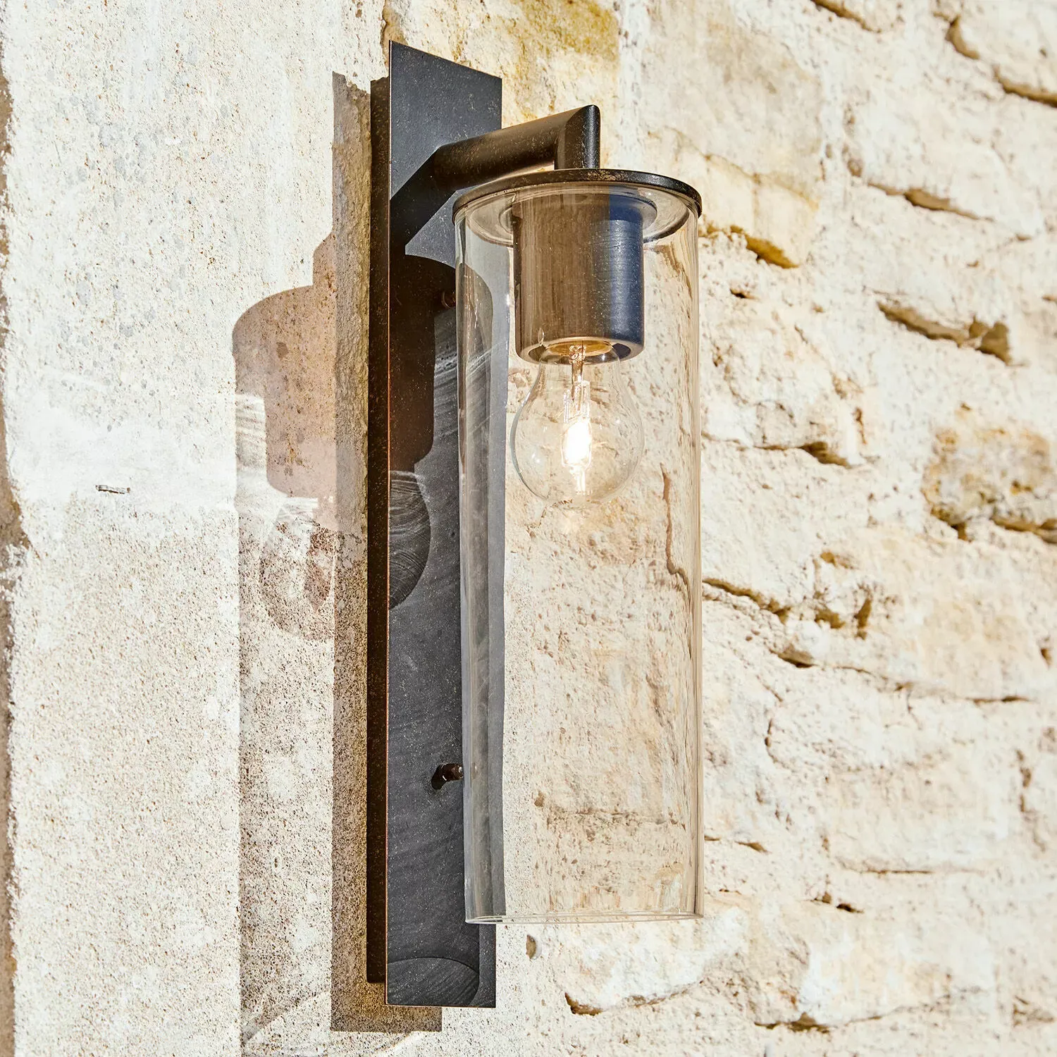 Illustration numéro 2 du produit Applique extérieure Clisson