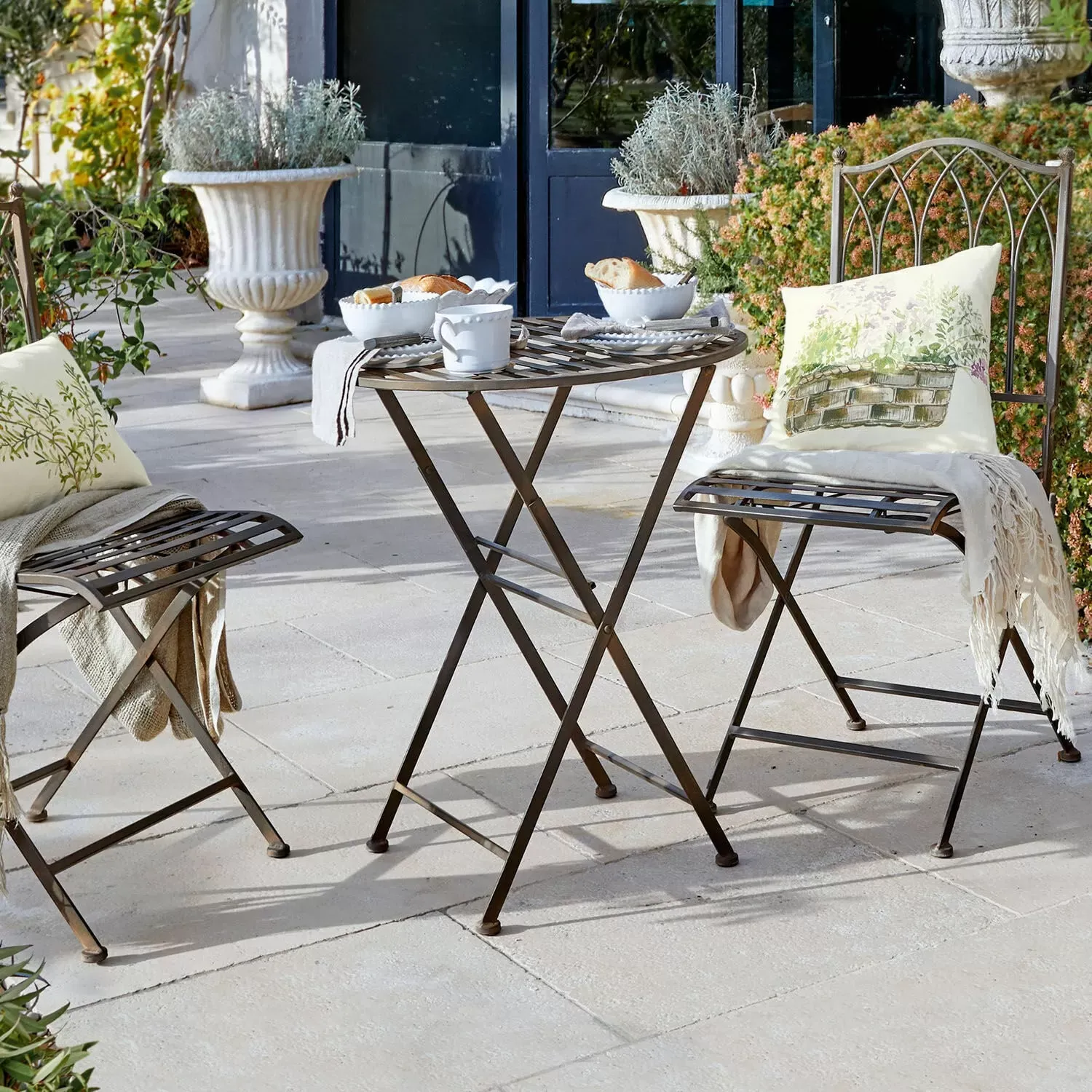 Illustration numéro 2 du produit Table Brignoles