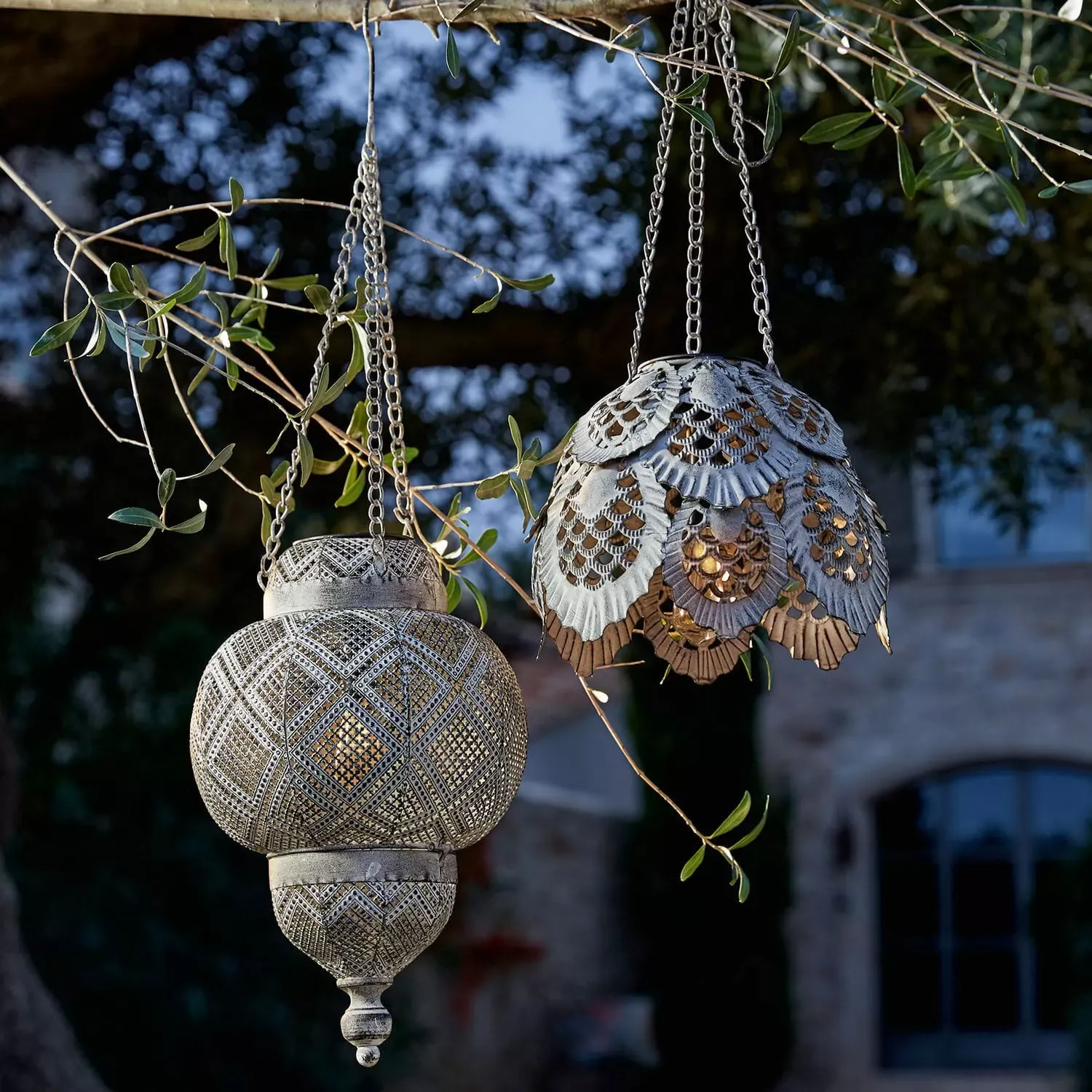 Illustration numéro 2 du produit Lot de 2 lanternes solaires à suspendre Paale