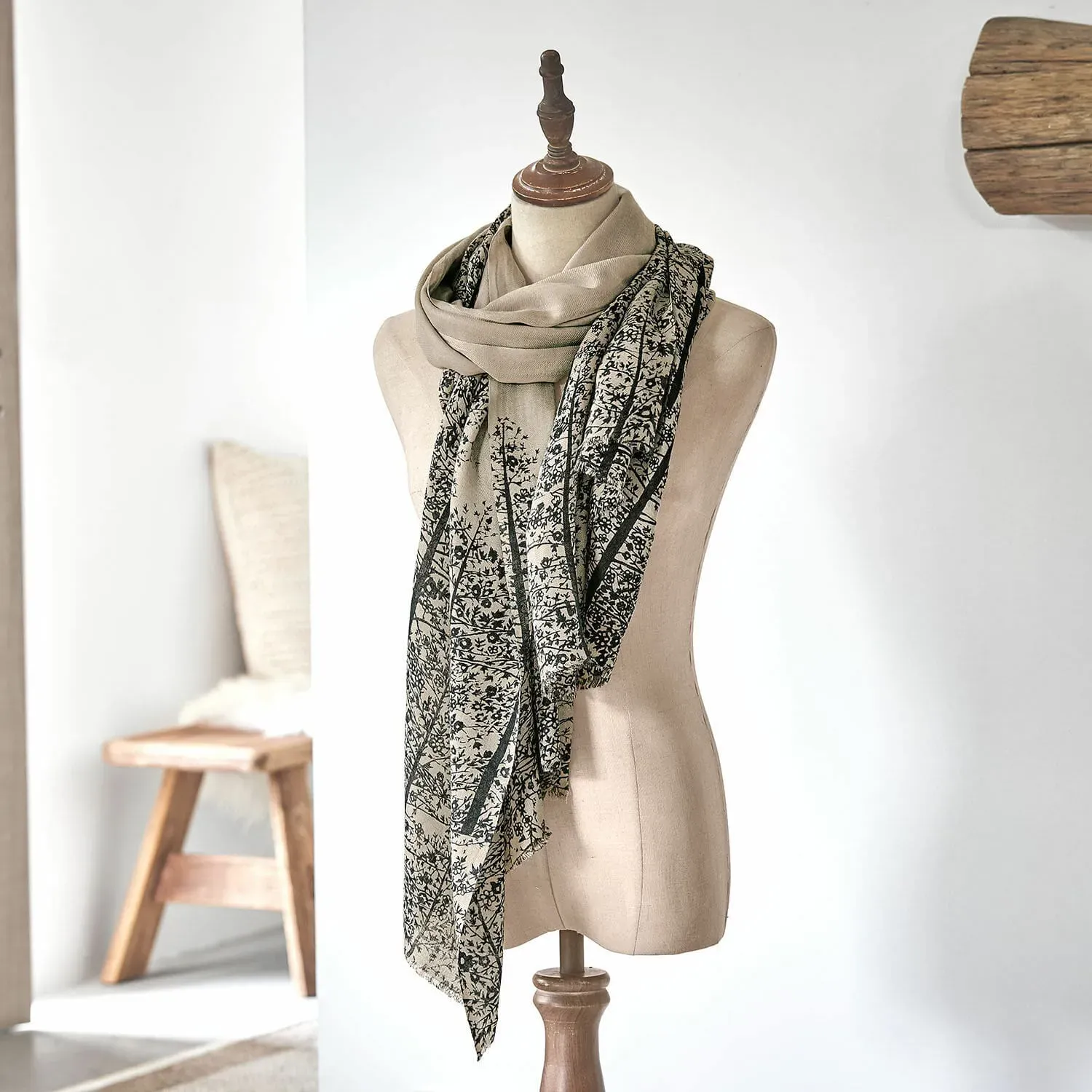 Illustration numéro 2 du produit Étole Daralon