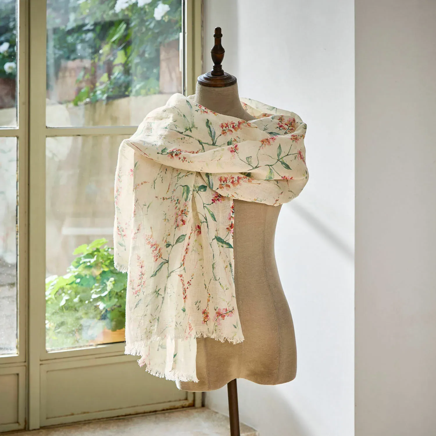 Illustration numéro 2 du produit Étole Soleilou