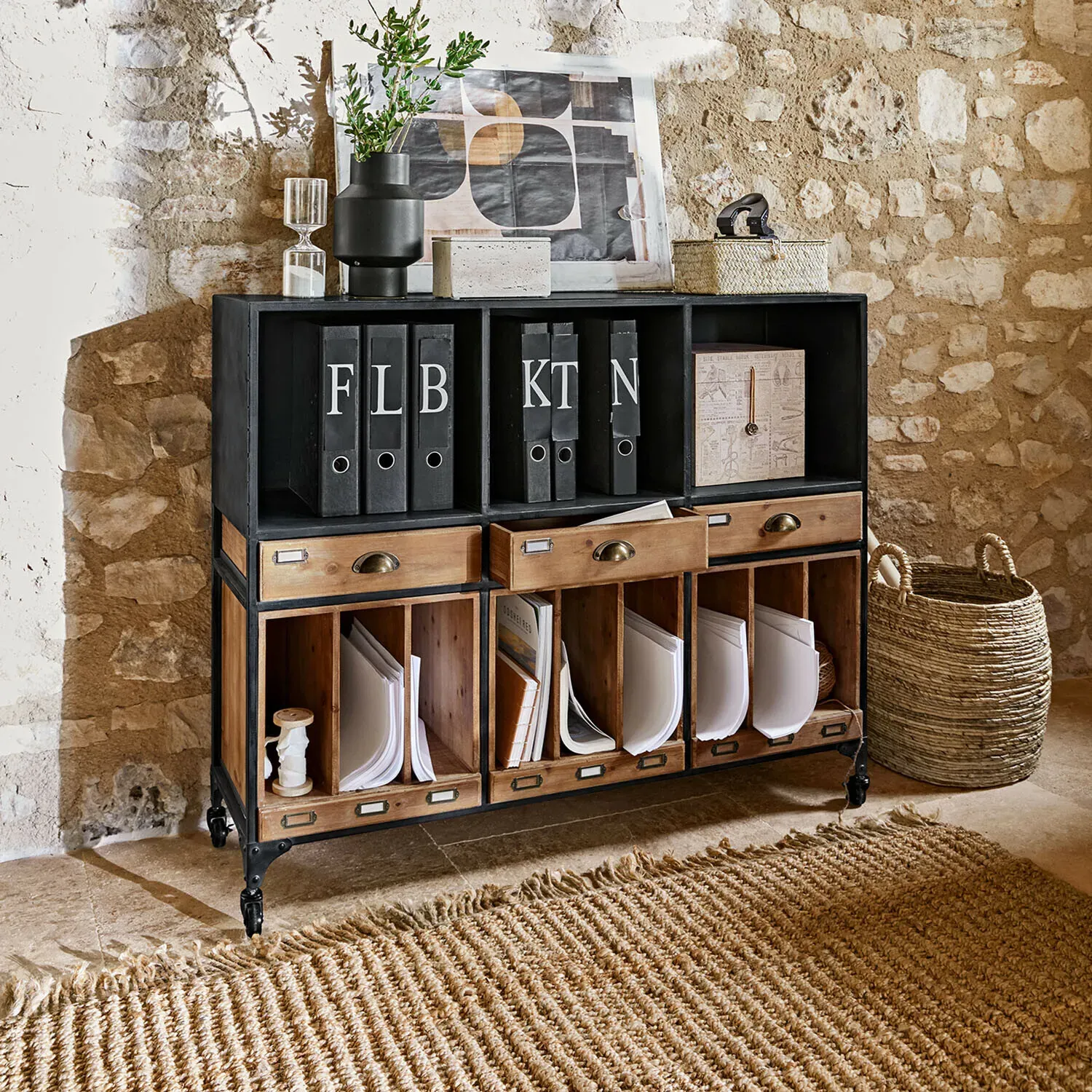 Illustration numéro 2 du produit Buffet bas Fenwicke