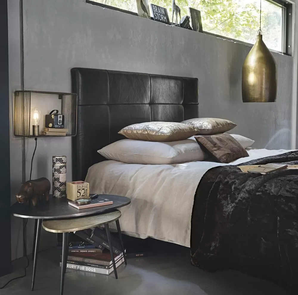 Illustration numéro 2 du produit Bouts de canapé en métal noir et doré vieilli (x2)