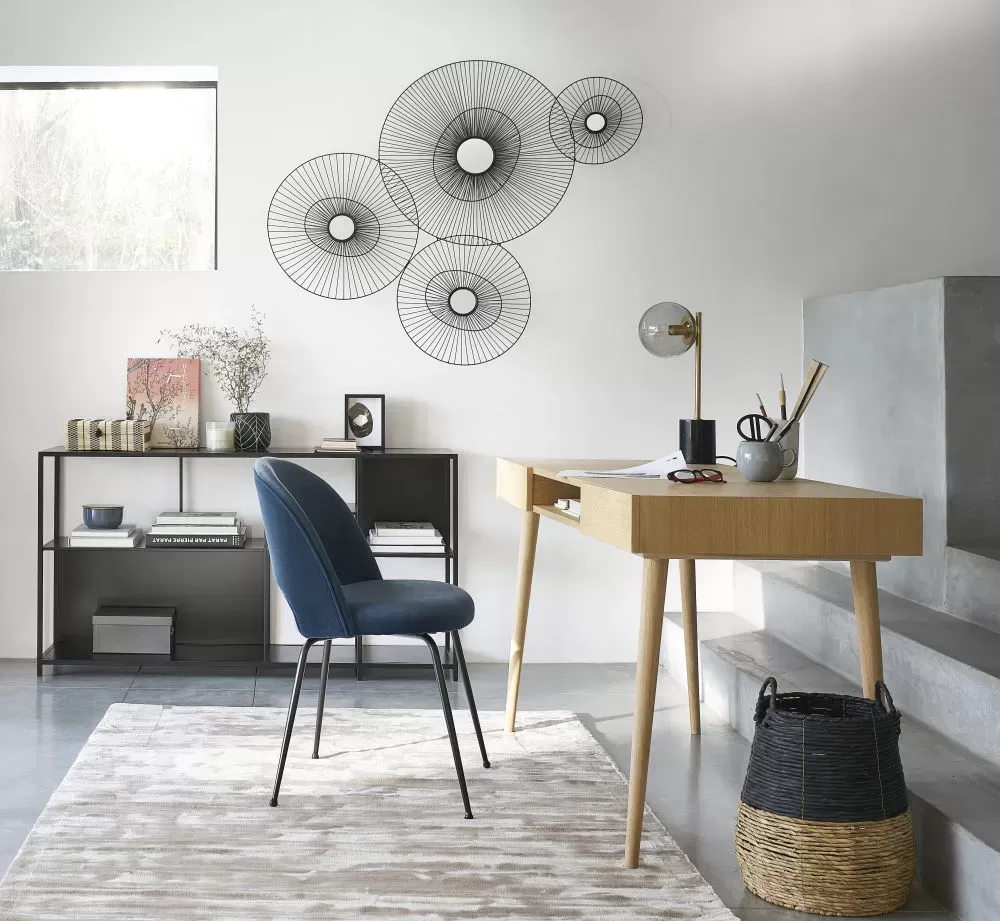 Illustration numéro 2 du produit Etagère basse en métal fin noir