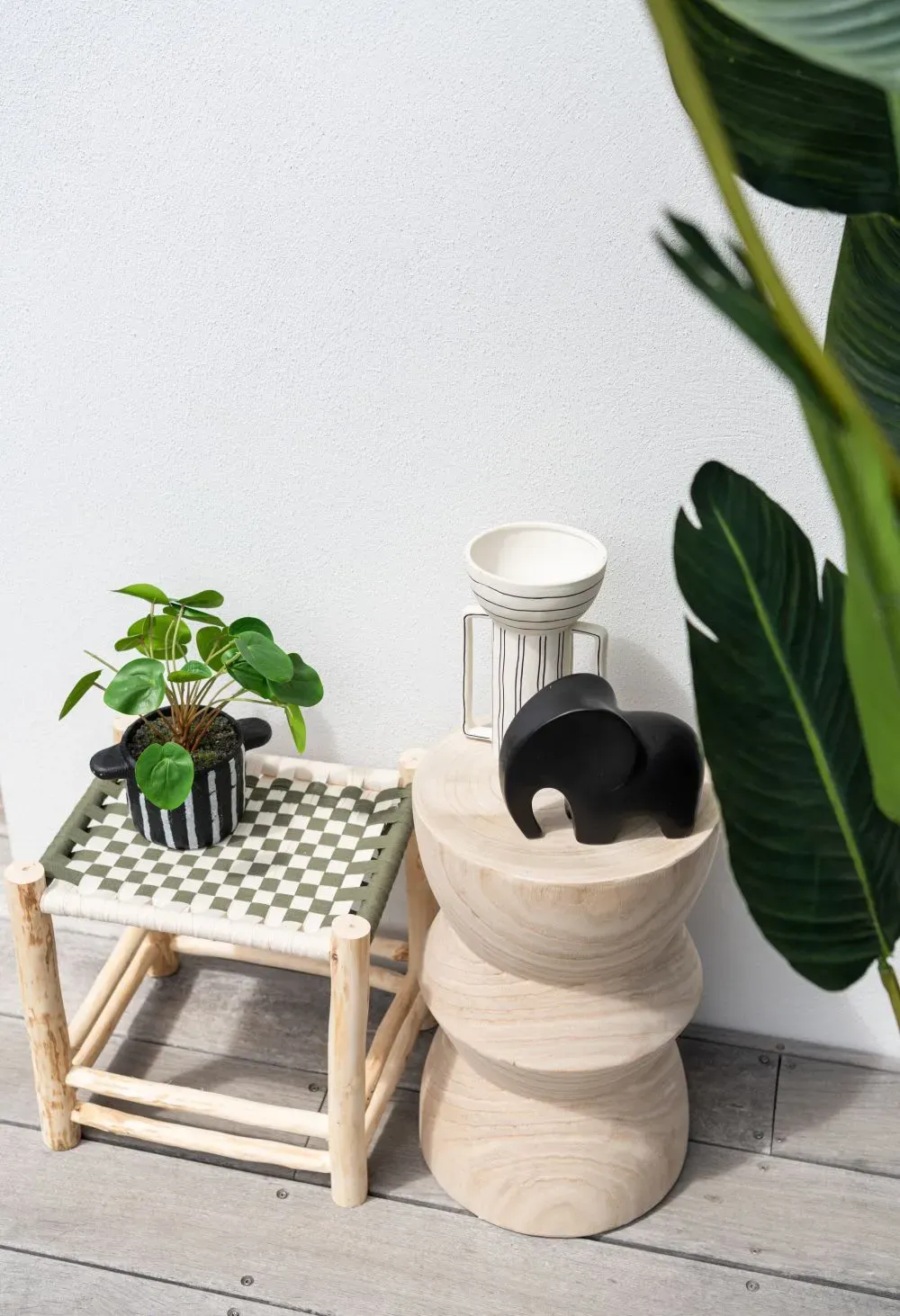 Illustration numéro 2 du produit Bout de canapé en paulownia