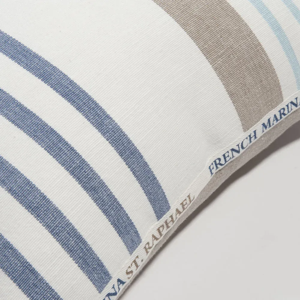 Illustration numéro 2 du produit Coussin en coton blanc, bleu, taupe motifs à rayures tissées 50x50