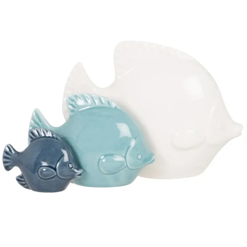Illustration numéro 2 du produit Statuette 3 poissons plats en porcelaine blanche, bleu clair et bleu marine H10