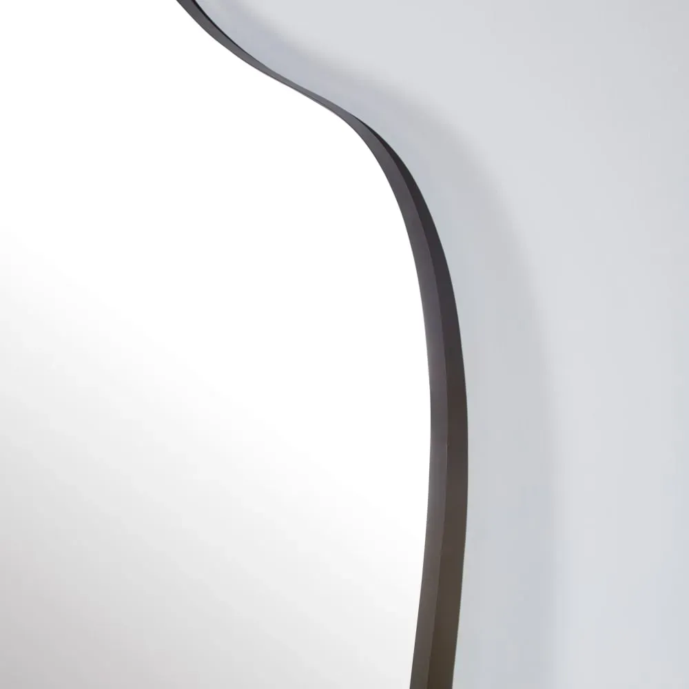 Illustration numéro 2 du produit Grand miroir organique en acier noir 121x200