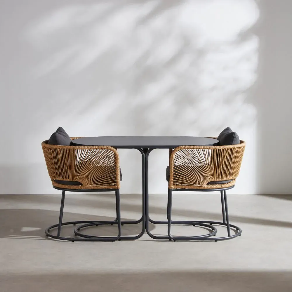 Illustration numéro 2 du produit Ensemble table et 2 chaises de jardin en aluminium gris anthracite et résine beige