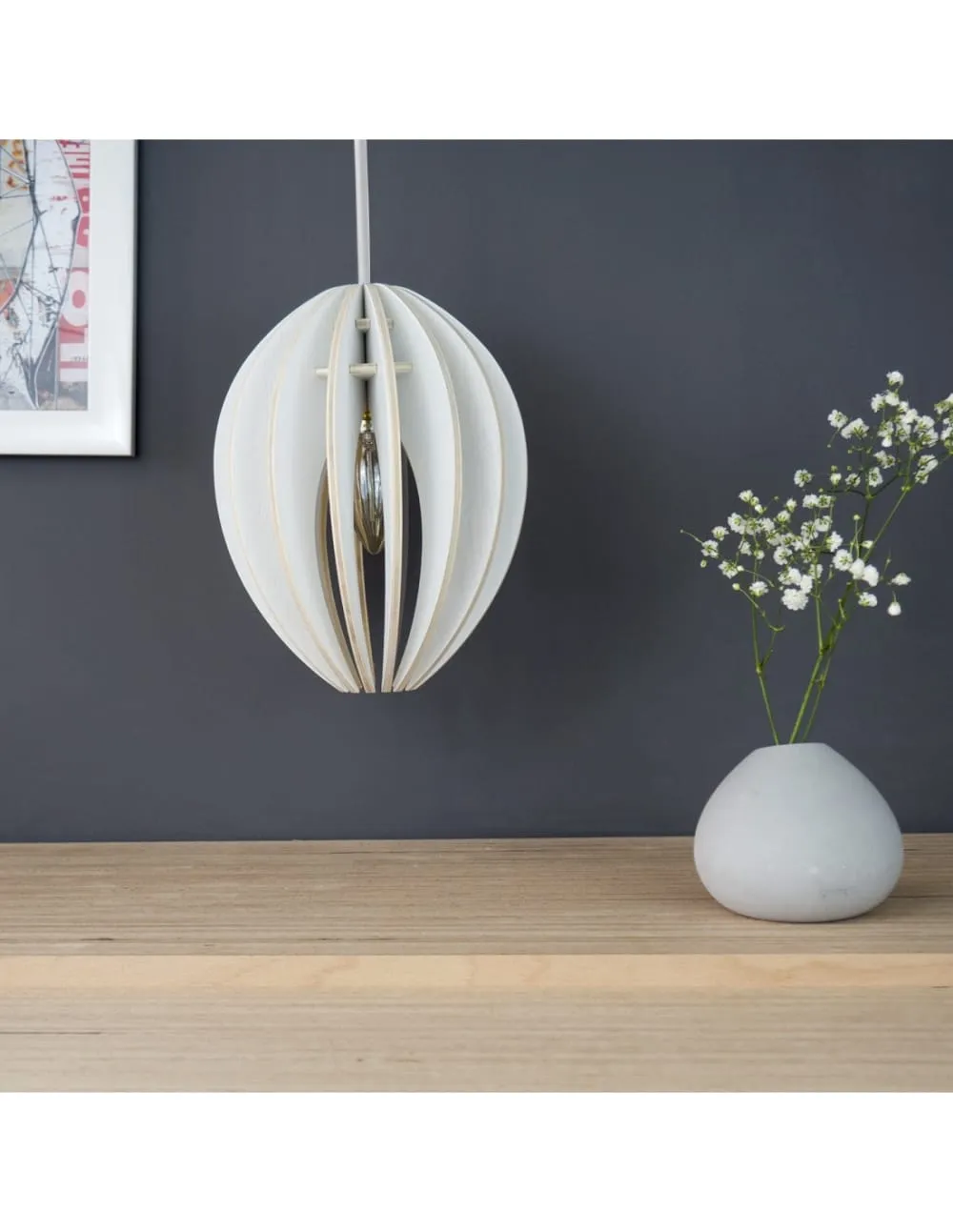 Illustration numéro 2 du produit Lampe suspension bois et béton frêne teinté blanc cordon blanc