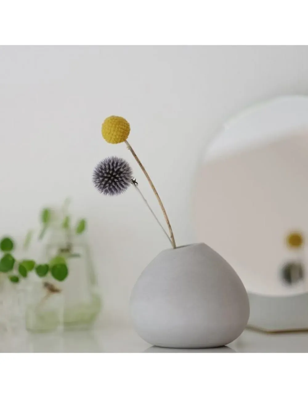 Illustration numéro 2 du produit Soliflore en béton naturel