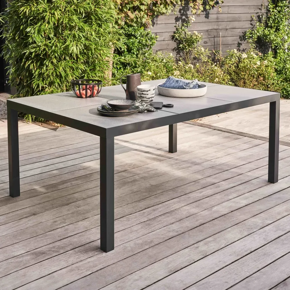 Illustration numéro 2 du produit Table de jardin céramique 10 places effet béton gris