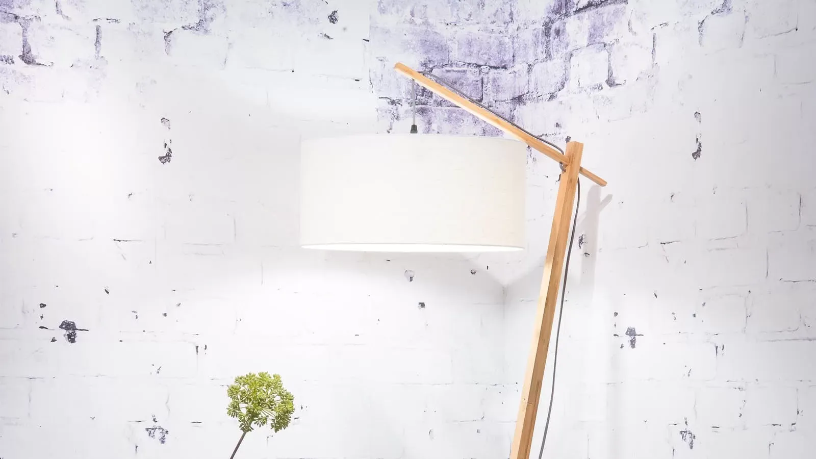 Illustration numéro 2 du produit Lampadaire bambou et lin naturel blanc H176cm