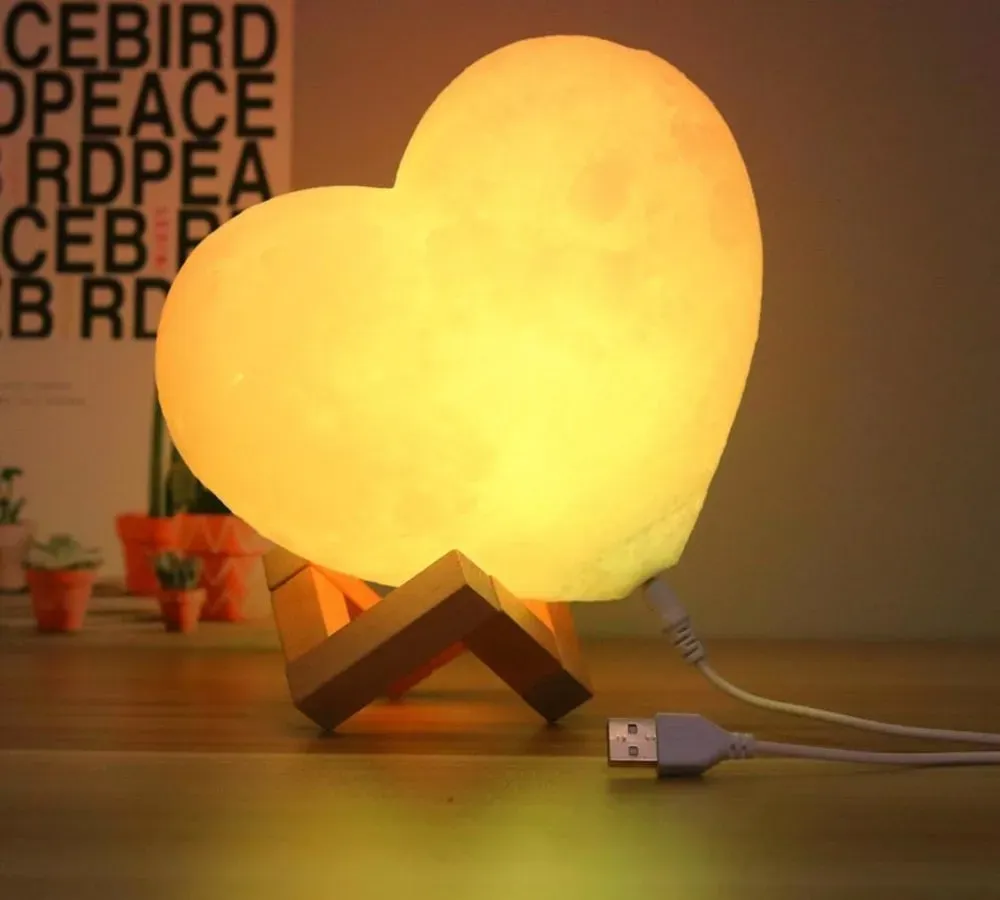 Illustration numéro 2 du produit Lampe à poser en forme de cœur
