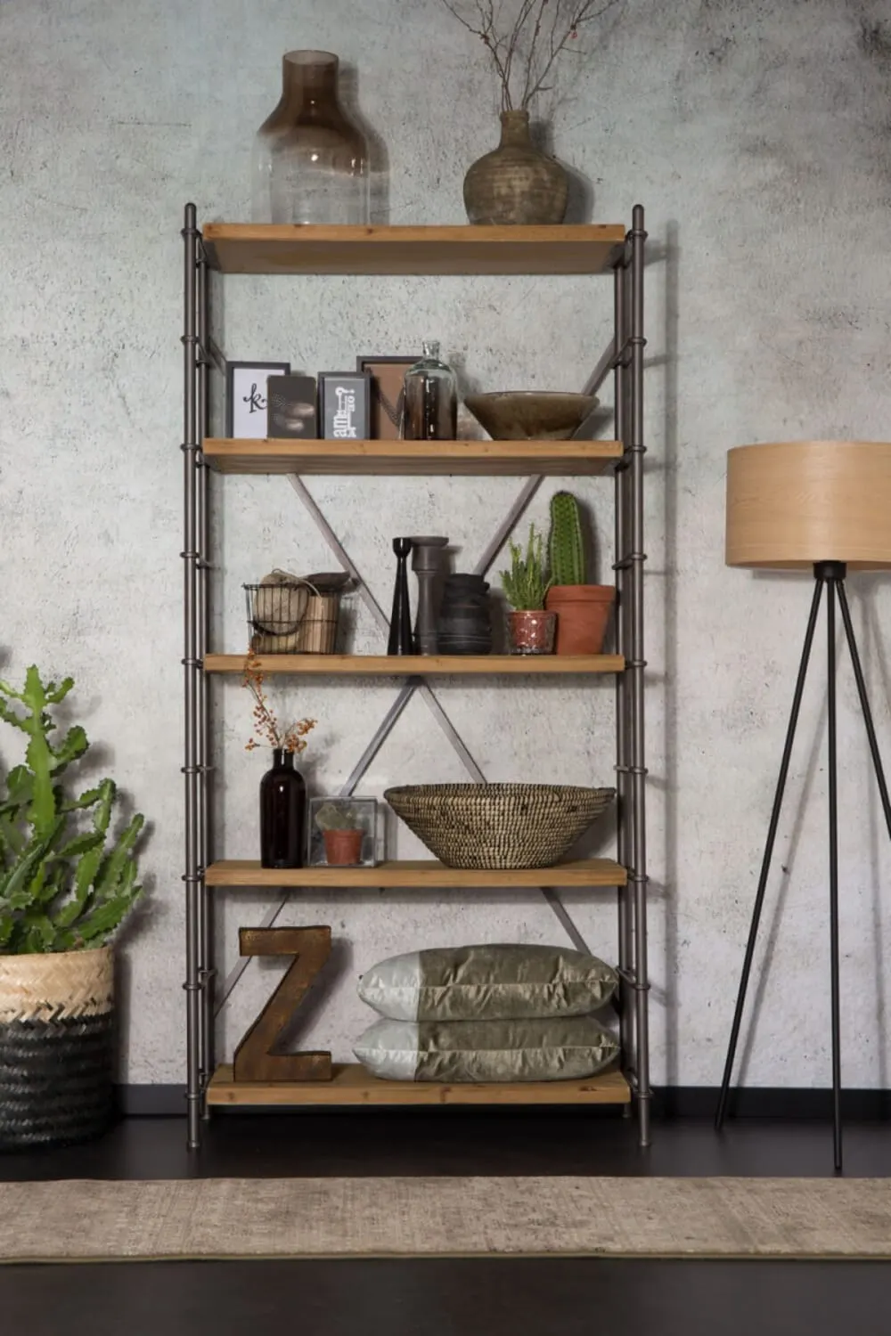 Illustration numéro 2 du produit Étagère en bois et acier industrielle