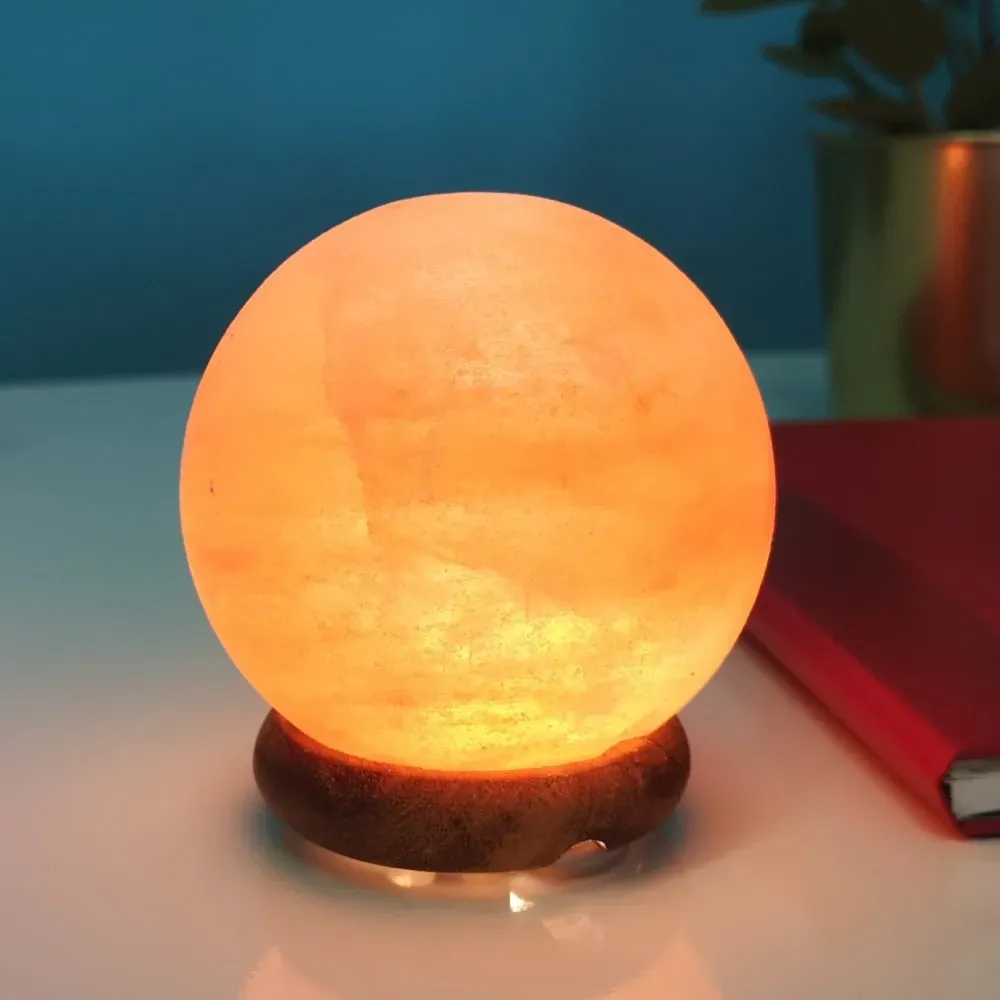 Illustration numéro 2 du produit Lampe USB en cristal de sel d'Himalaya sphère