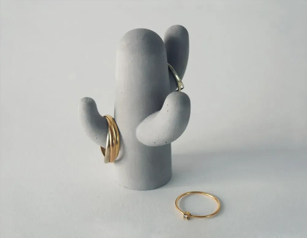 Illustration numéro 2 du produit Set de 2 portes-bijoux en béton H8cm