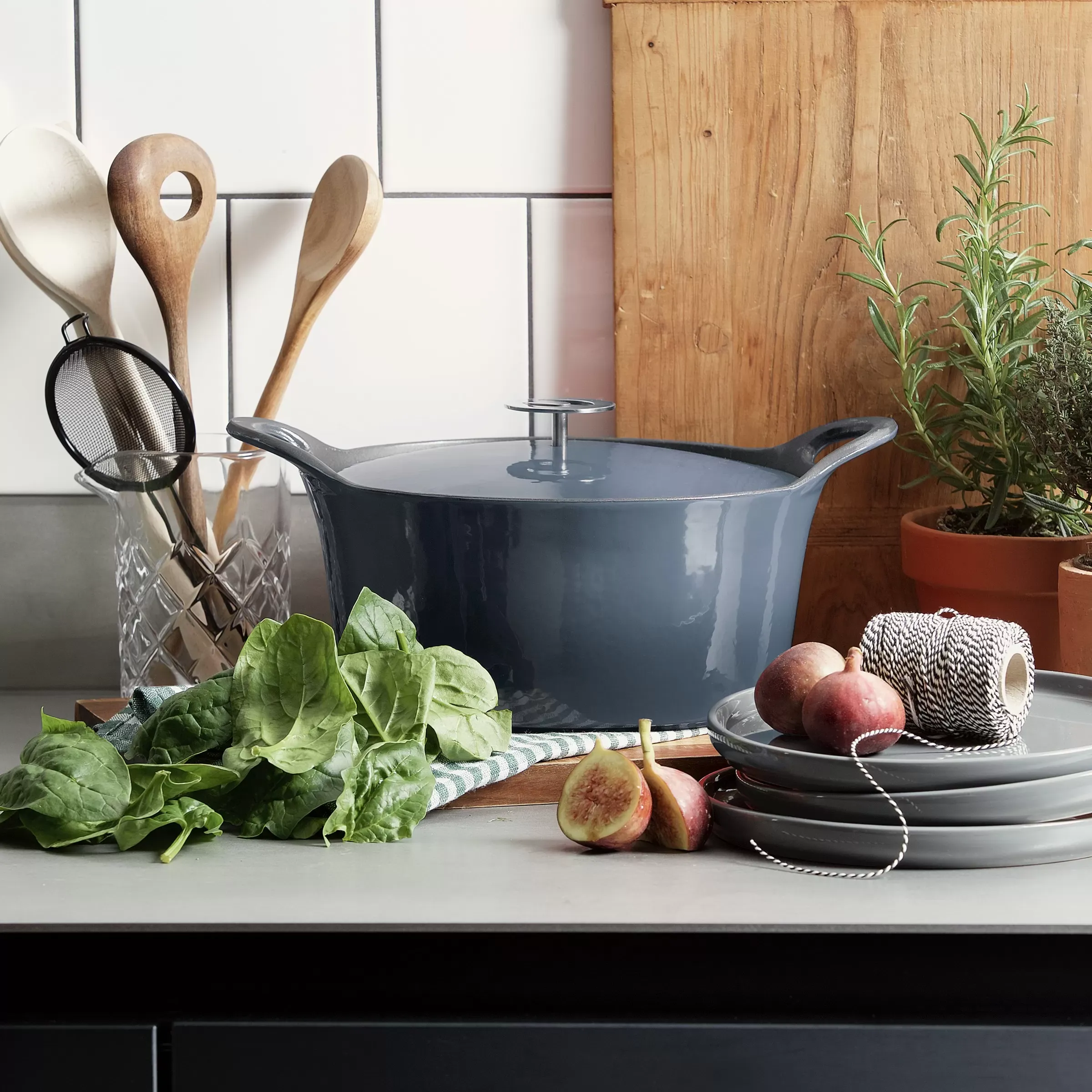 Illustration numéro 2 du produit Cocotte ronde bleue 20cm